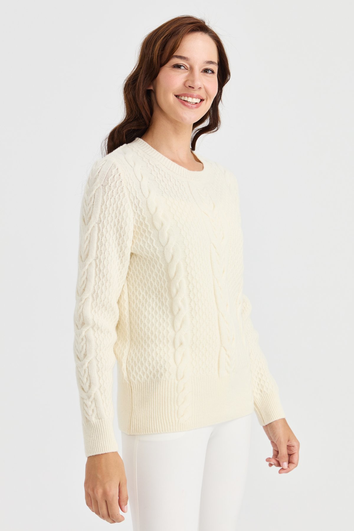 23034Kadın Sıfır Yaka Ortası Saç Örgü Yün Kazak Kemik