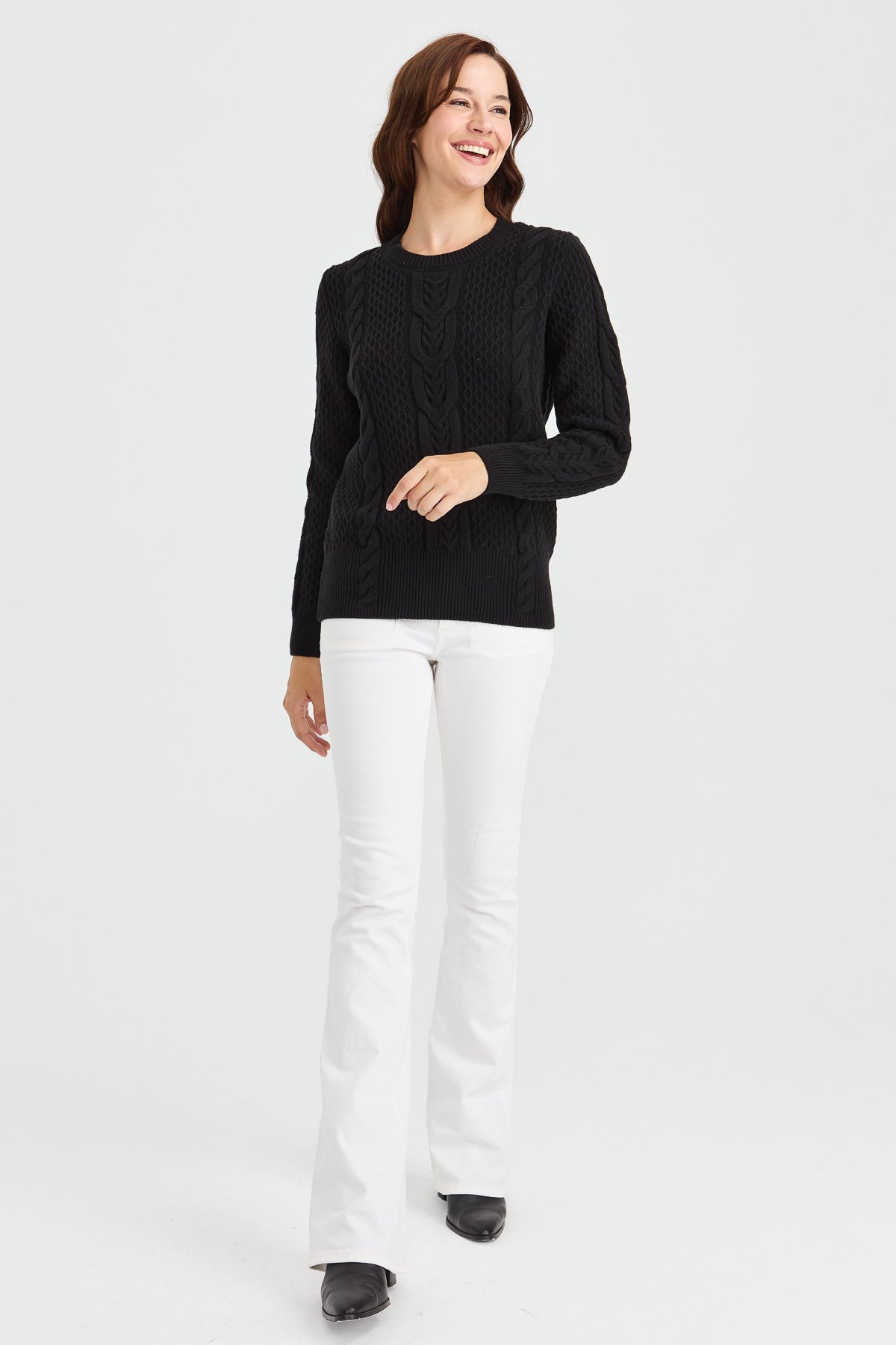 23034Kadın Sıfır Yaka Ortası Saç Örgü Yün Kazak Siyah