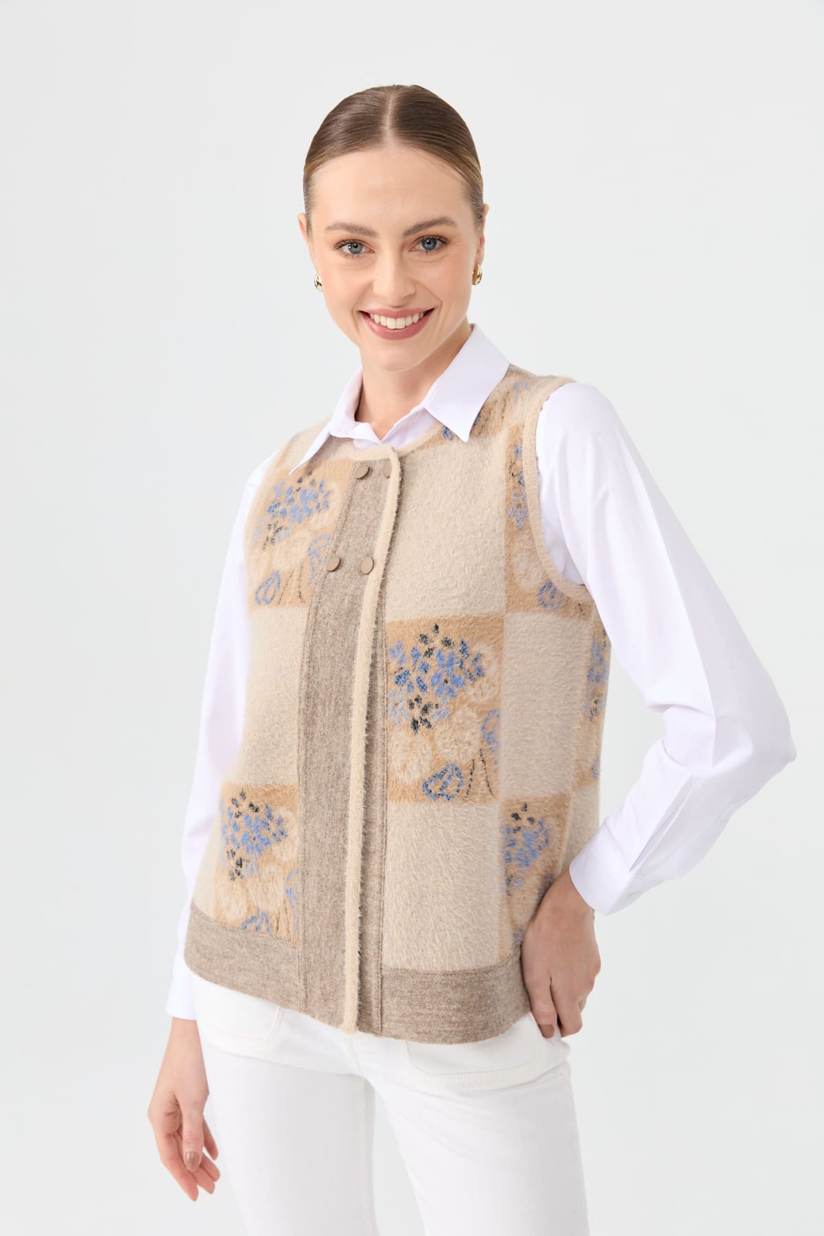 24074Kadın Sıfır Yaka Patchwork Arkası Keçe Kısa Yün Yelek Bej