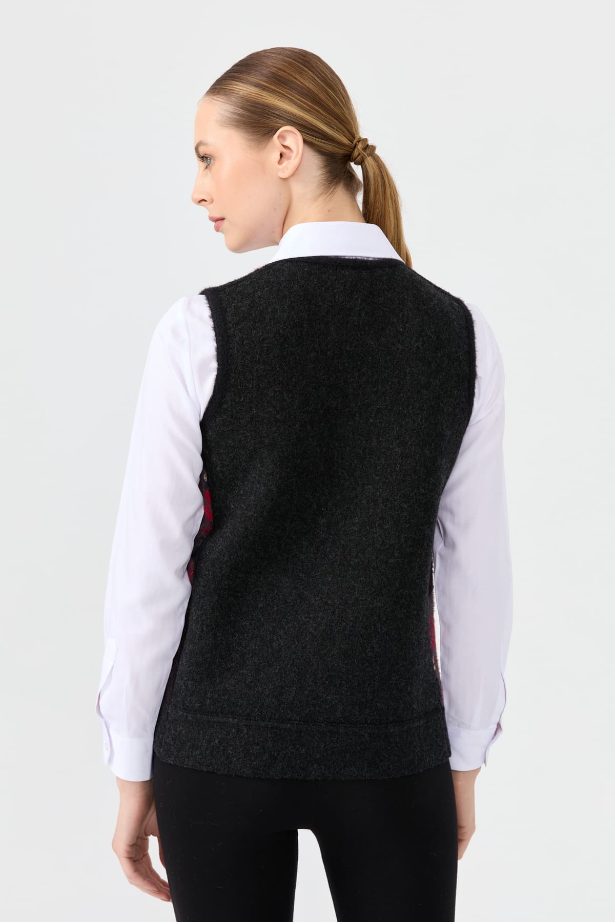 24074Kadın Sıfır Yaka Patchwork Arkası Keçe Kısa Yün Yelek Siyah