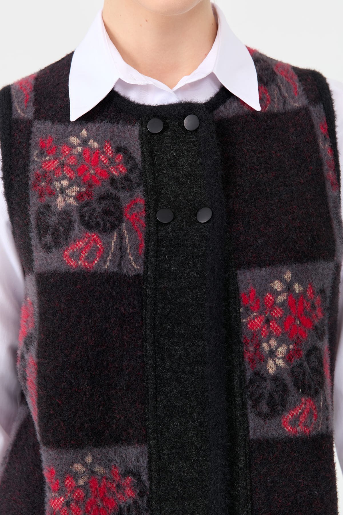 24074Kadın Sıfır Yaka Patchwork Arkası Keçe Kısa Yün Yelek Siyah