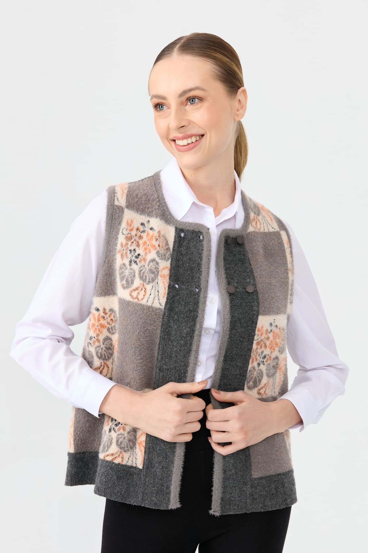 24074Kadın Sıfır Yaka Patchwork Arkası Keçe Kısa Yün Yelek Füme