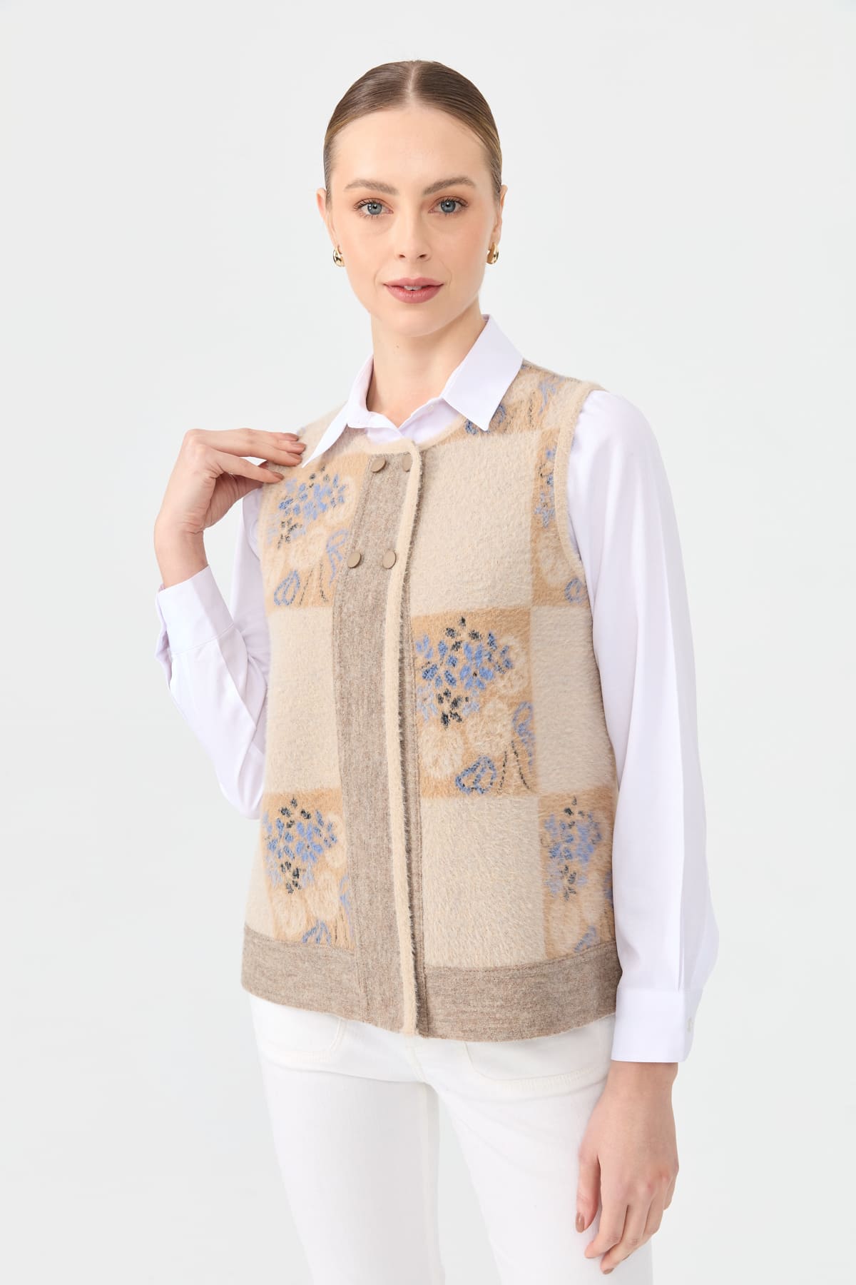 24074Kadın Sıfır Yaka Patchwork Arkası Keçe Kısa Yün Yelek Bej