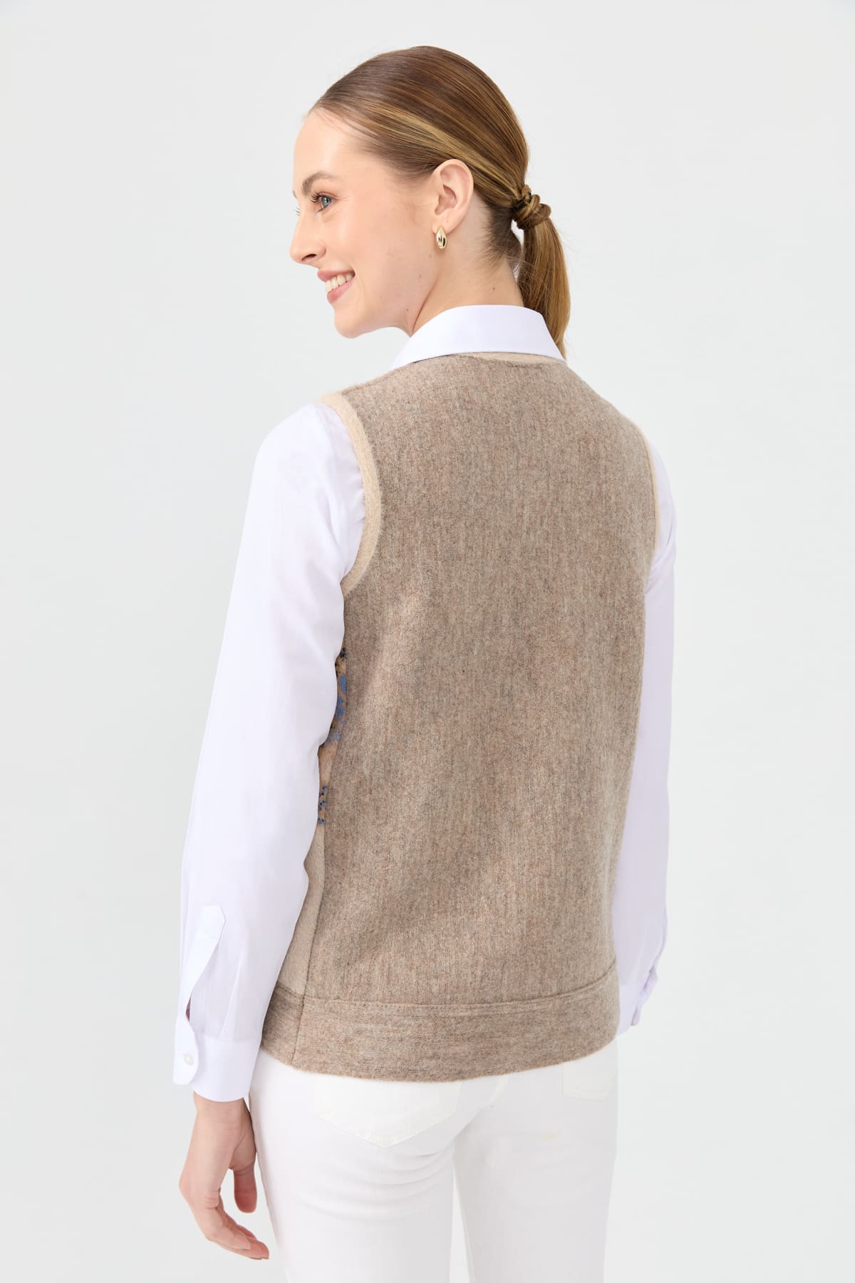 24074Kadın Sıfır Yaka Patchwork Arkası Keçe Kısa Yün Yelek Bej