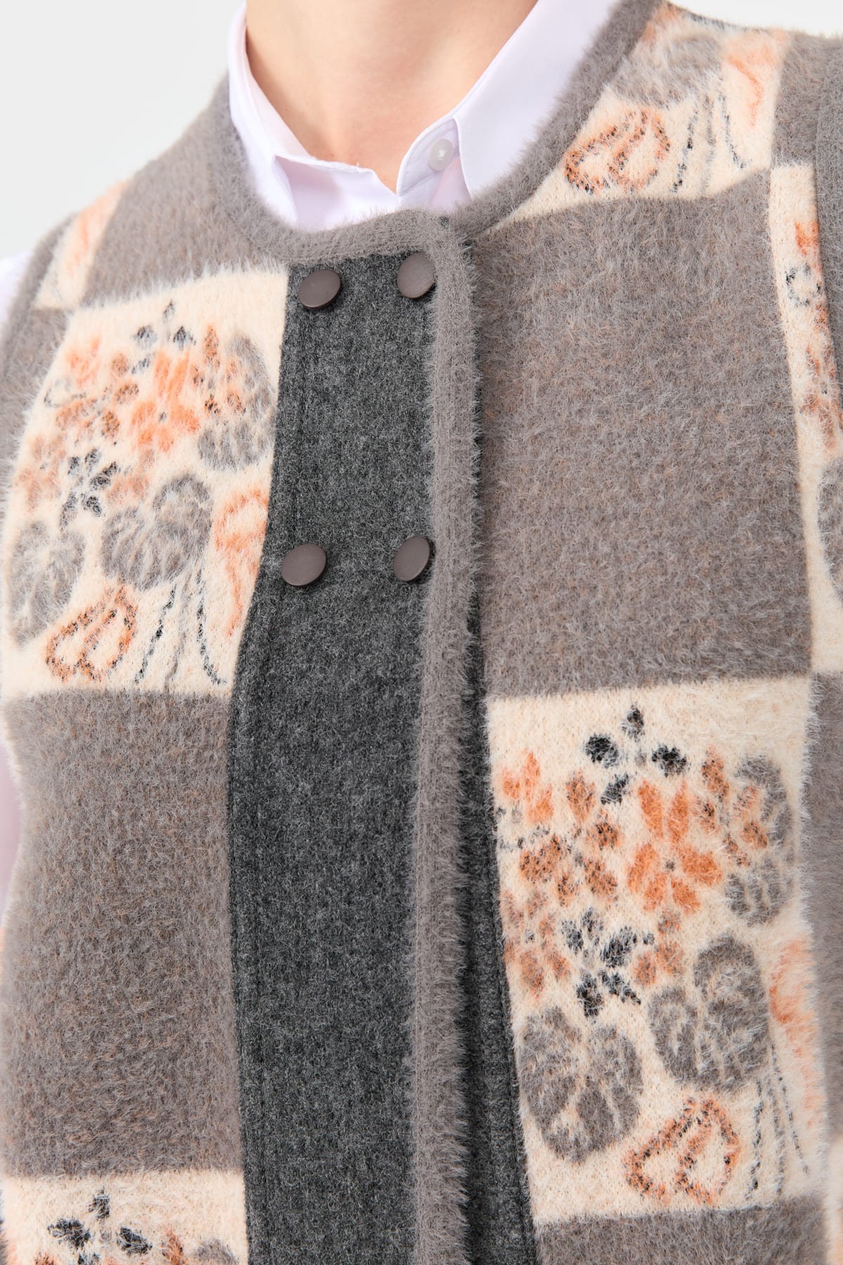 24074Kadın Sıfır Yaka Patchwork Arkası Keçe Kısa Yün Yelek Füme