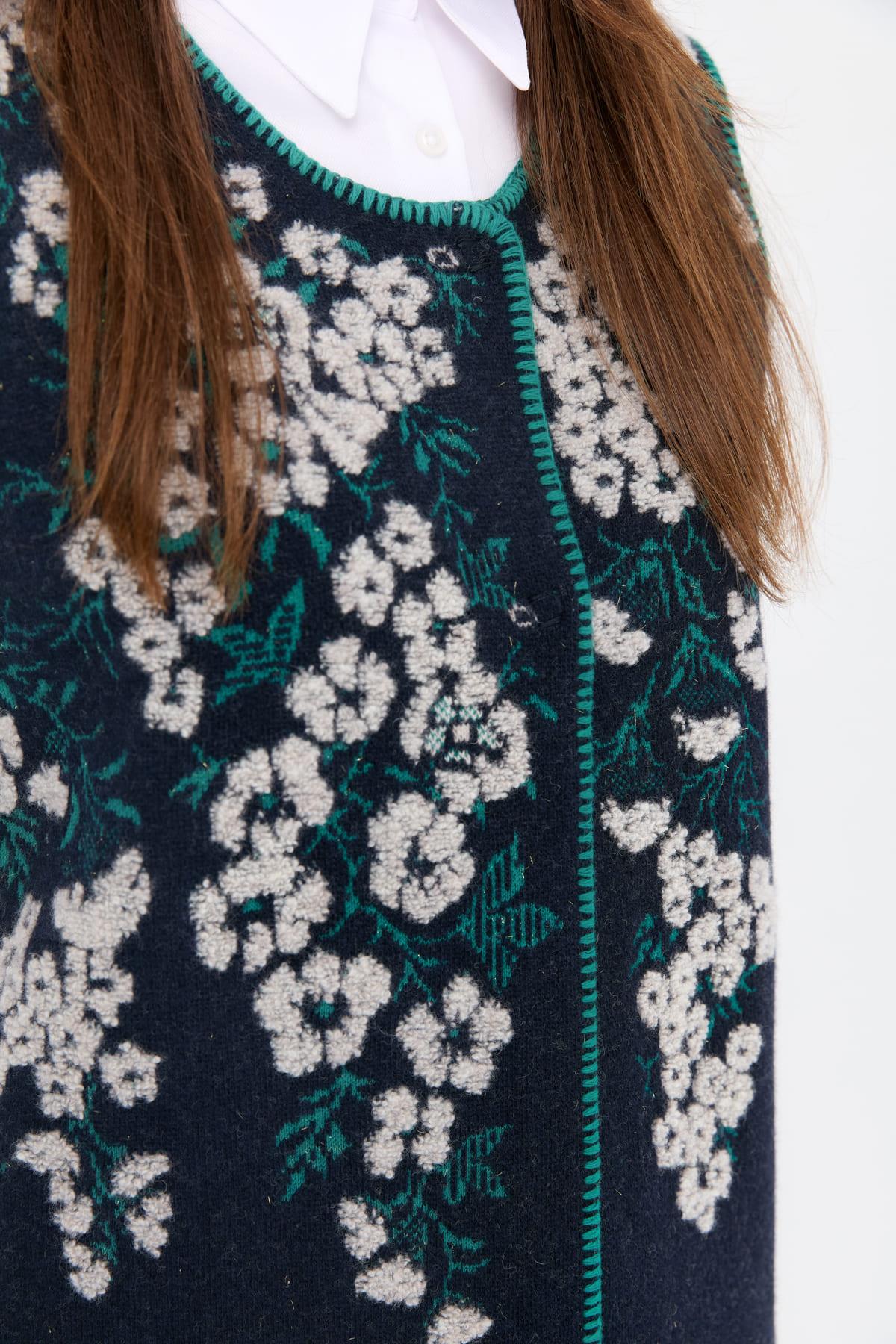 24117Kadın Sıfır Yaka Pıtırcık Çiçekli Yün Yelek K.Lacivert