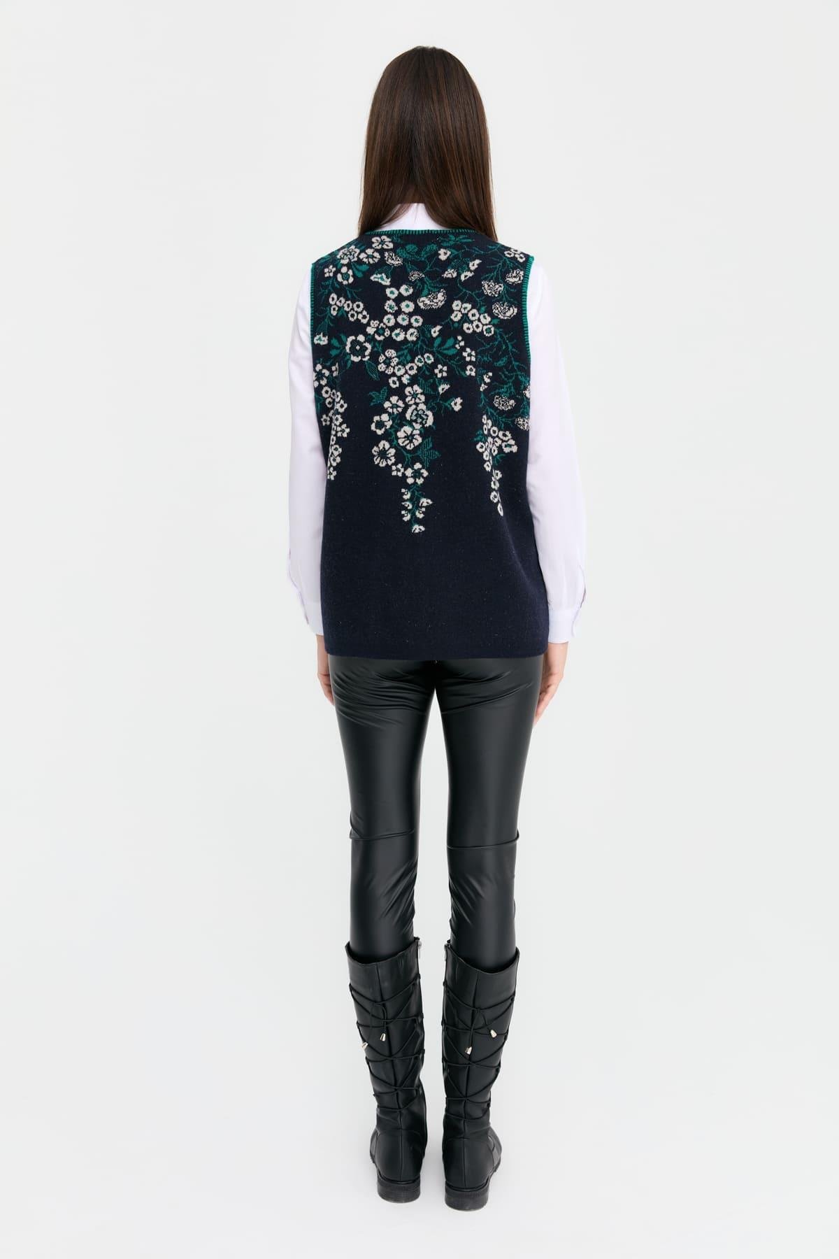 24117Kadın Sıfır Yaka Pıtırcık Çiçekli Yün Yelek K.Lacivert