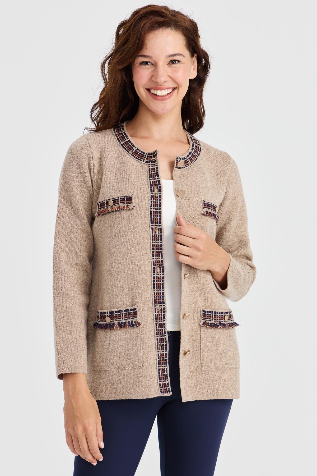 23013Kadın Sıfır Yaka Püsküllü Kare Aksesuarlı Yün Kaban K.Bej