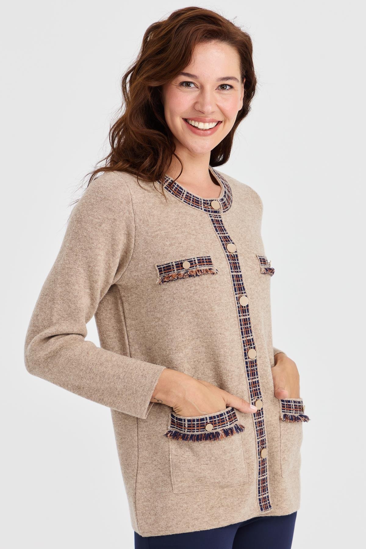 23013Kadın Sıfır Yaka Püsküllü Kare Aksesuarlı Yün Kaban K.Bej