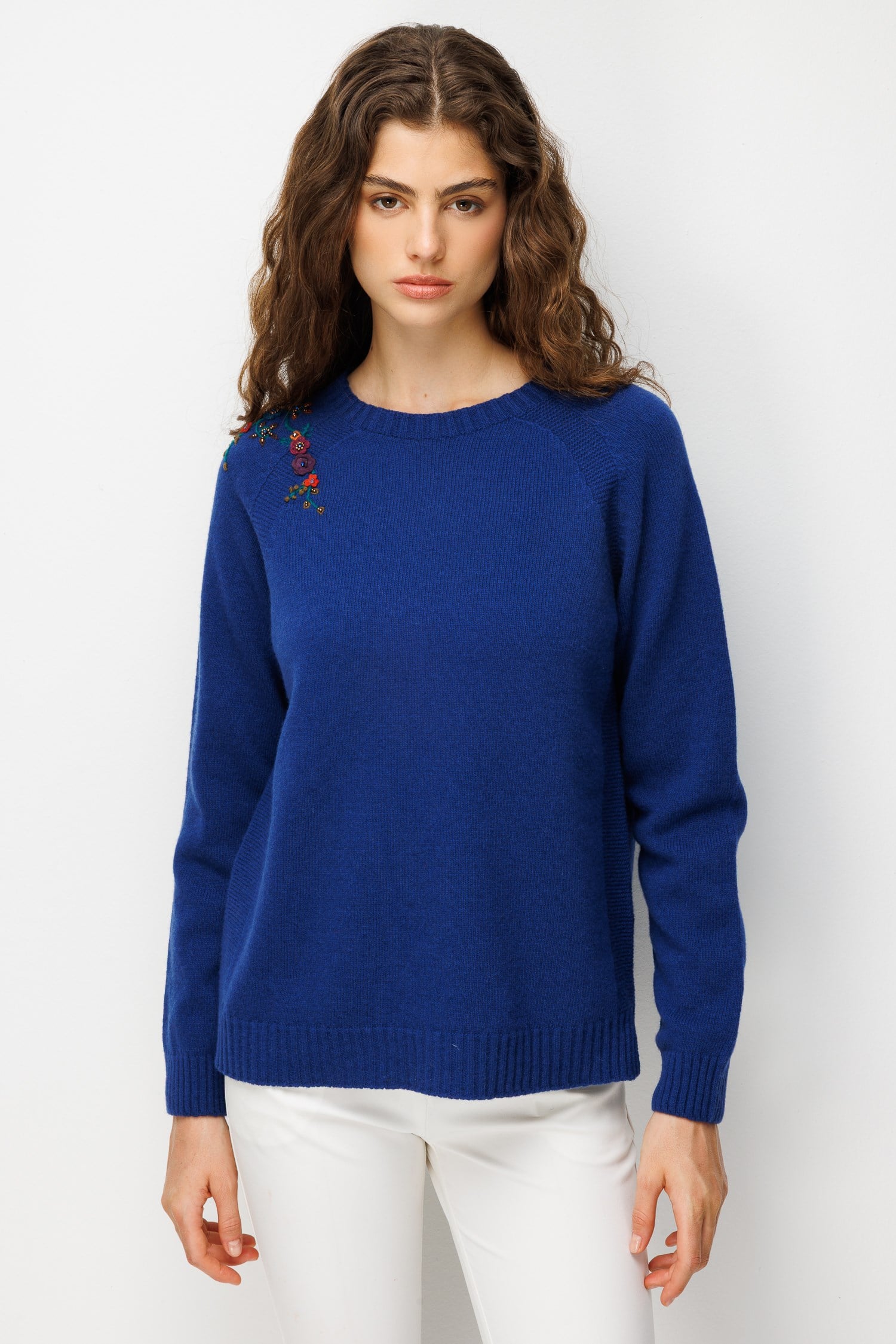 26256Kadın Sıfır Yaka Reglan Kol Nakışlı Yün Kazak O.indigo