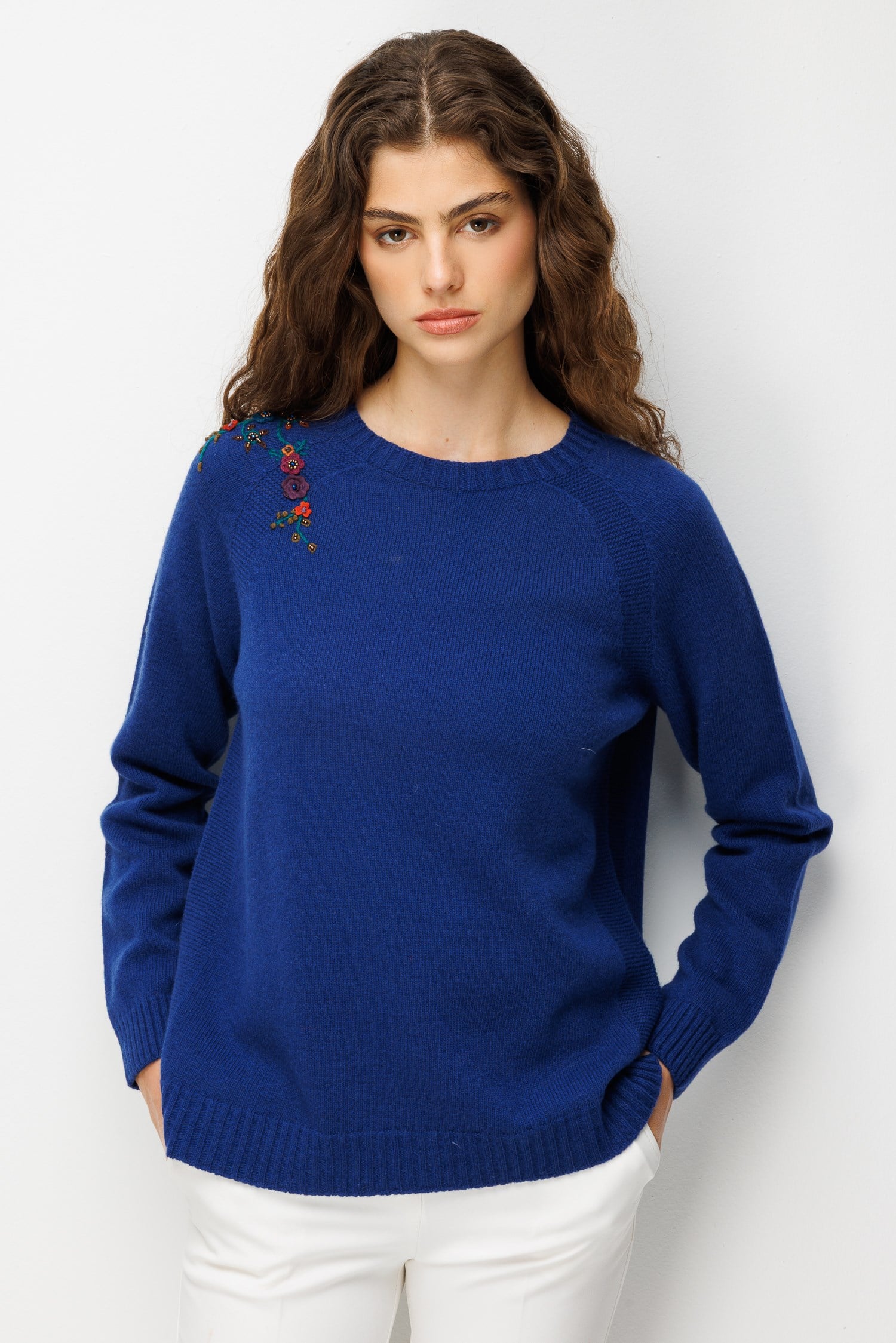 26256Kadın Sıfır Yaka Reglan Kol Nakışlı Yün Kazak O.indigo