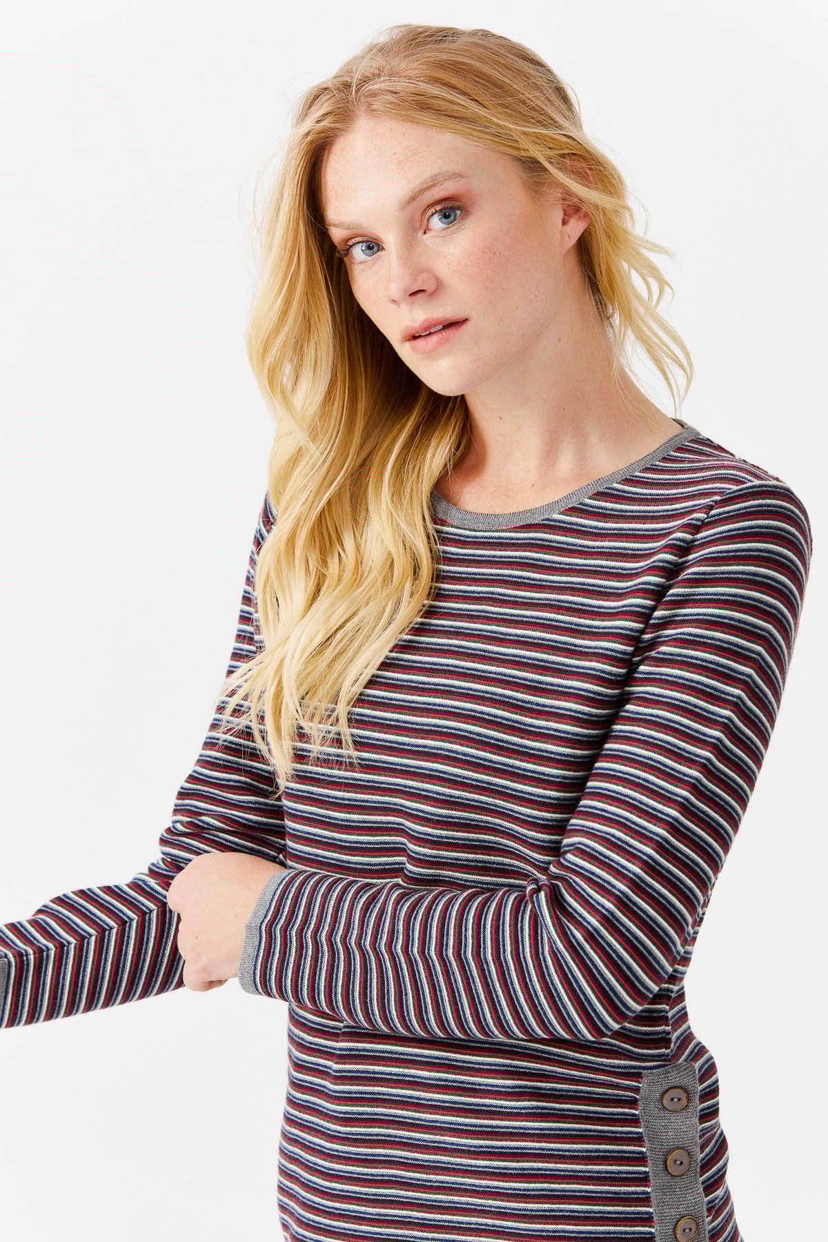 22078Женская туника с круглым вырезом в полоску, с одним боковым разрезом, на пуговицах, серая