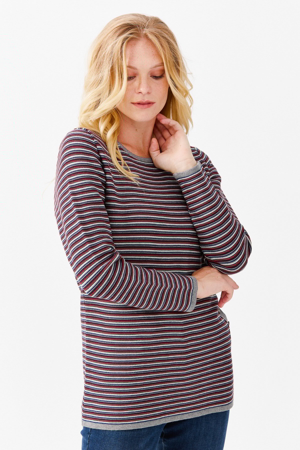 22078Женская туника с круглым вырезом в полоску, с одним боковым разрезом, на пуговицах, серая