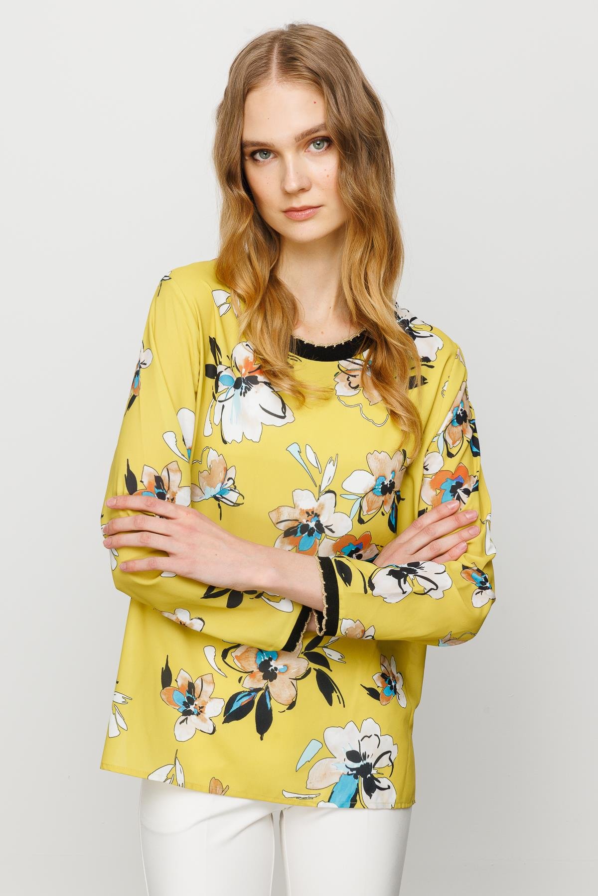 23474Kadın Sıfır Yaka Renkli Desenli Penye Bluz Sarı