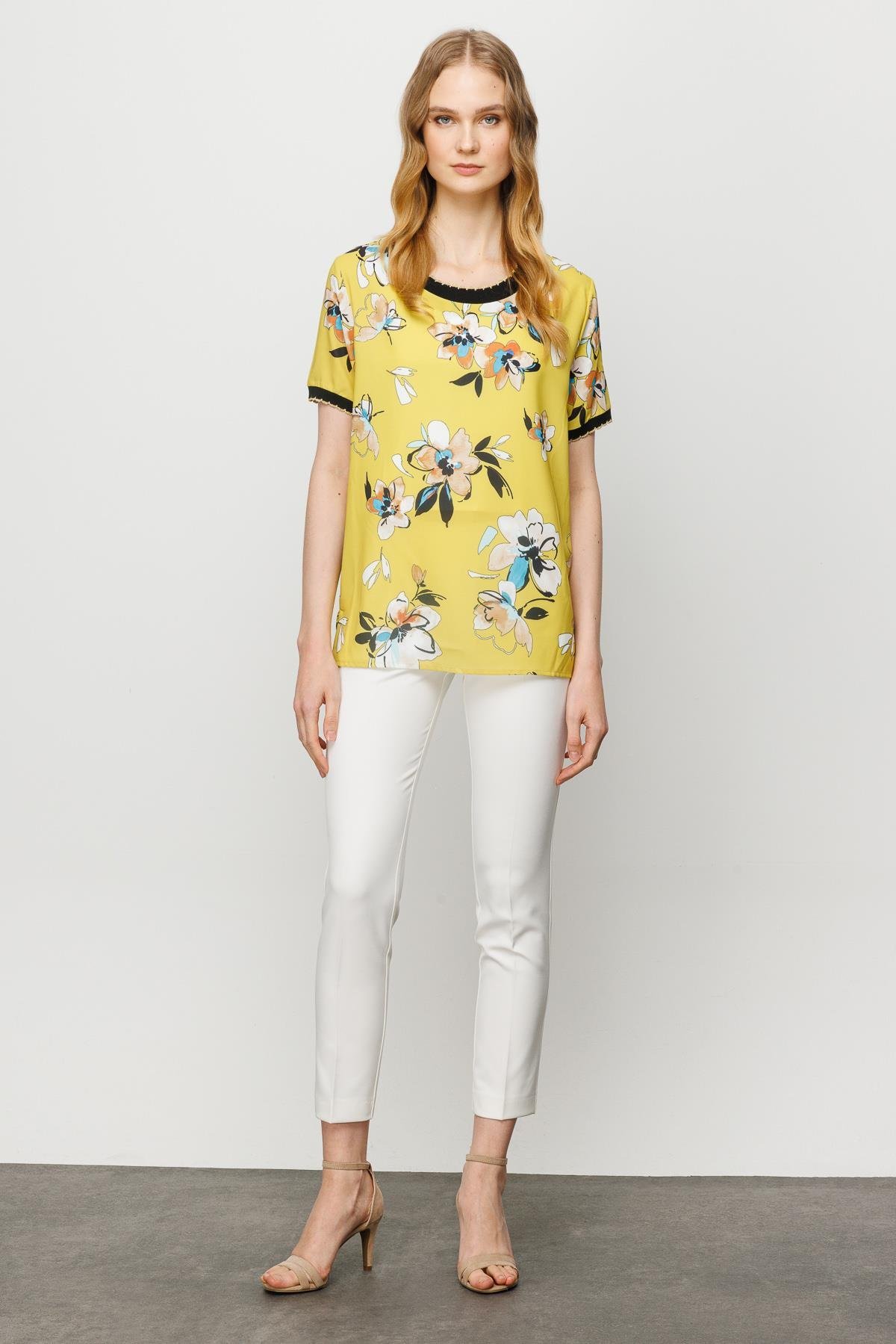 23473Kadın Sıfır Yaka Renkli Desenli Penye T-shirt Sarı