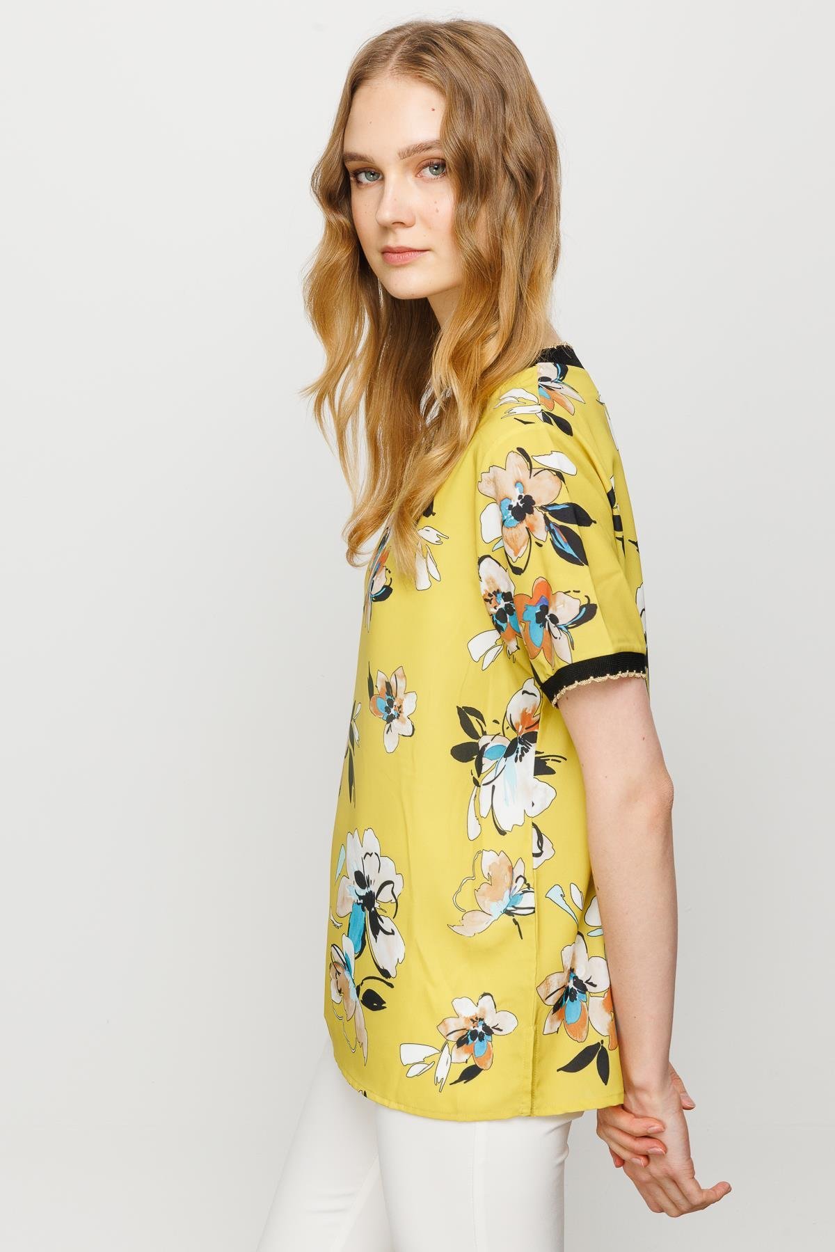 23473Kadın Sıfır Yaka Renkli Desenli Penye T-shirt Sarı