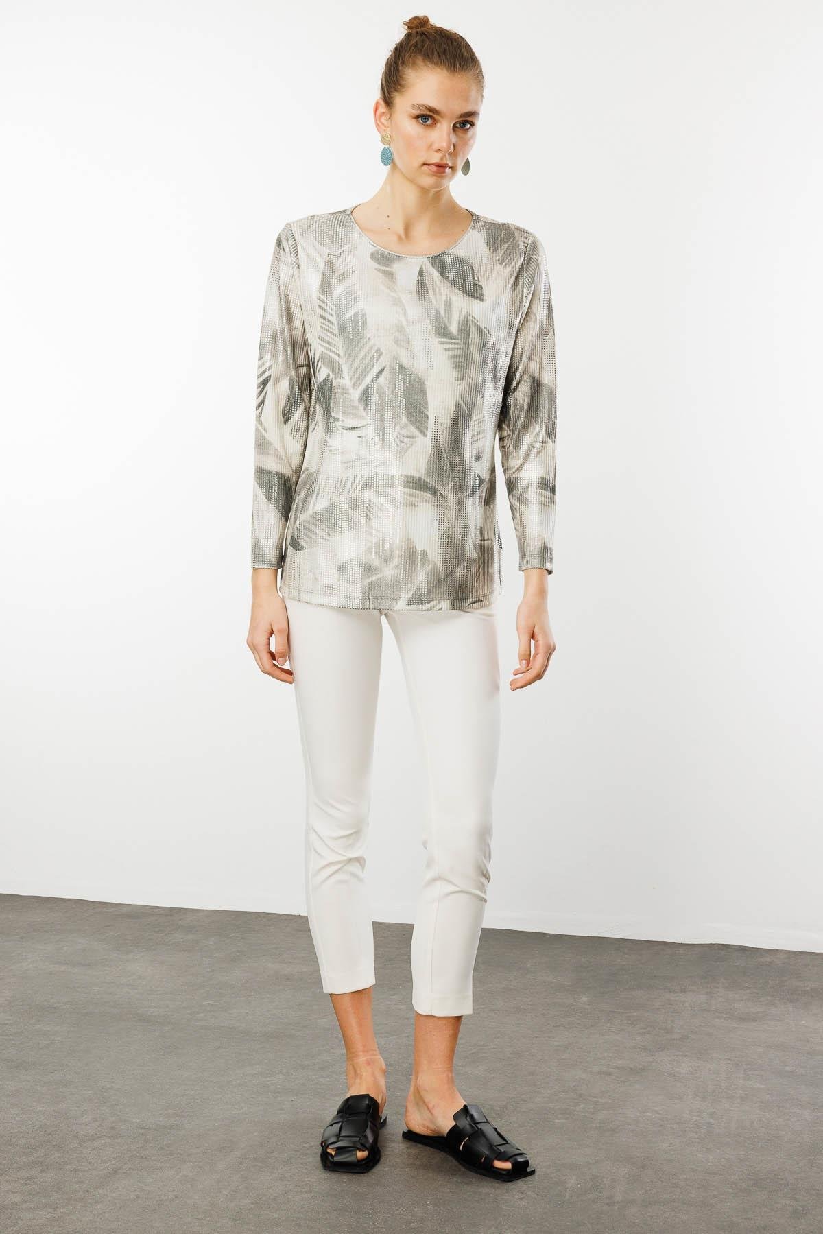 25879Kadın Sıfır Yaka Renkli Yaprak Desenli Bluz Haki