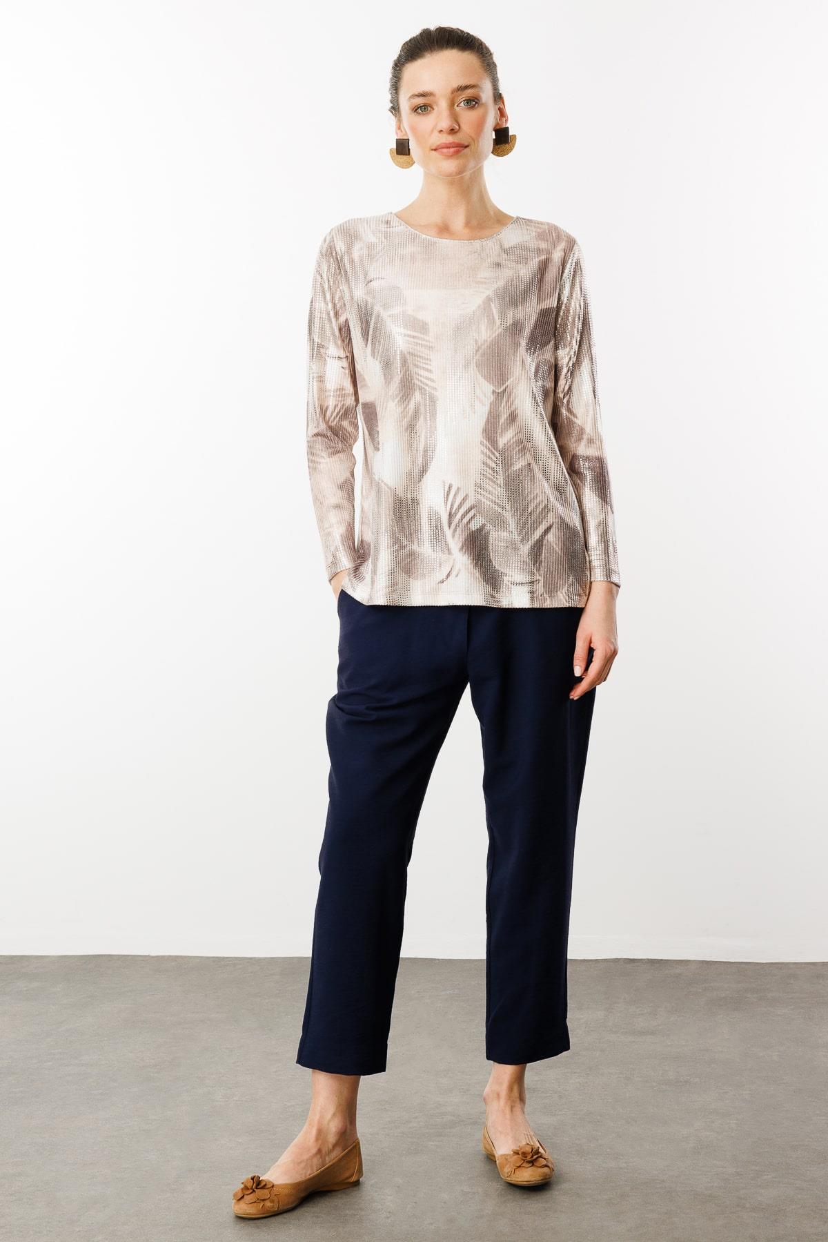 25879Kadın Sıfır Yaka Renkli Yaprak Desenli Bluz Vizon