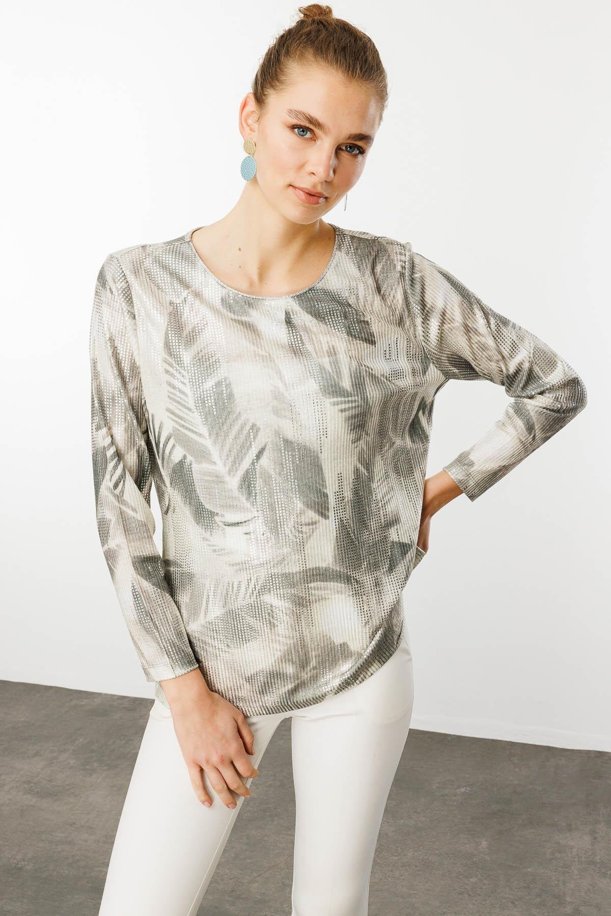 25879Kadın Sıfır Yaka Renkli Yaprak Desenli Bluz Haki