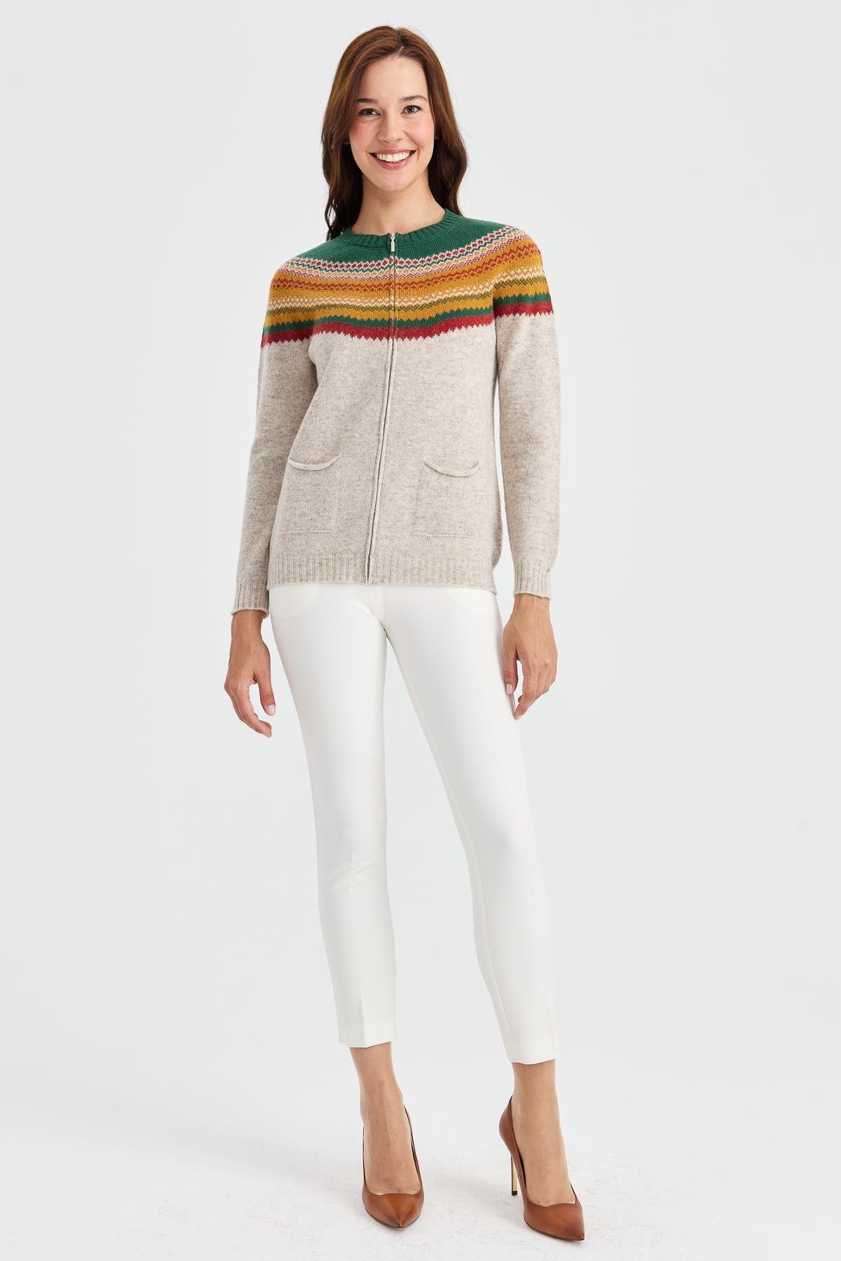 23088Kadın Sıfır Yaka Robası Jakarlı Yün Hırka V.Bej