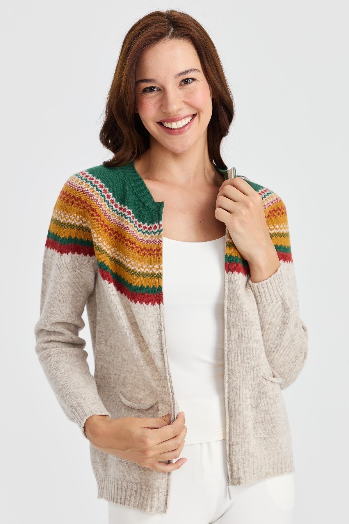 23088Kadın Sıfır Yaka Robası Jakarlı Yün Hırka V.Bej