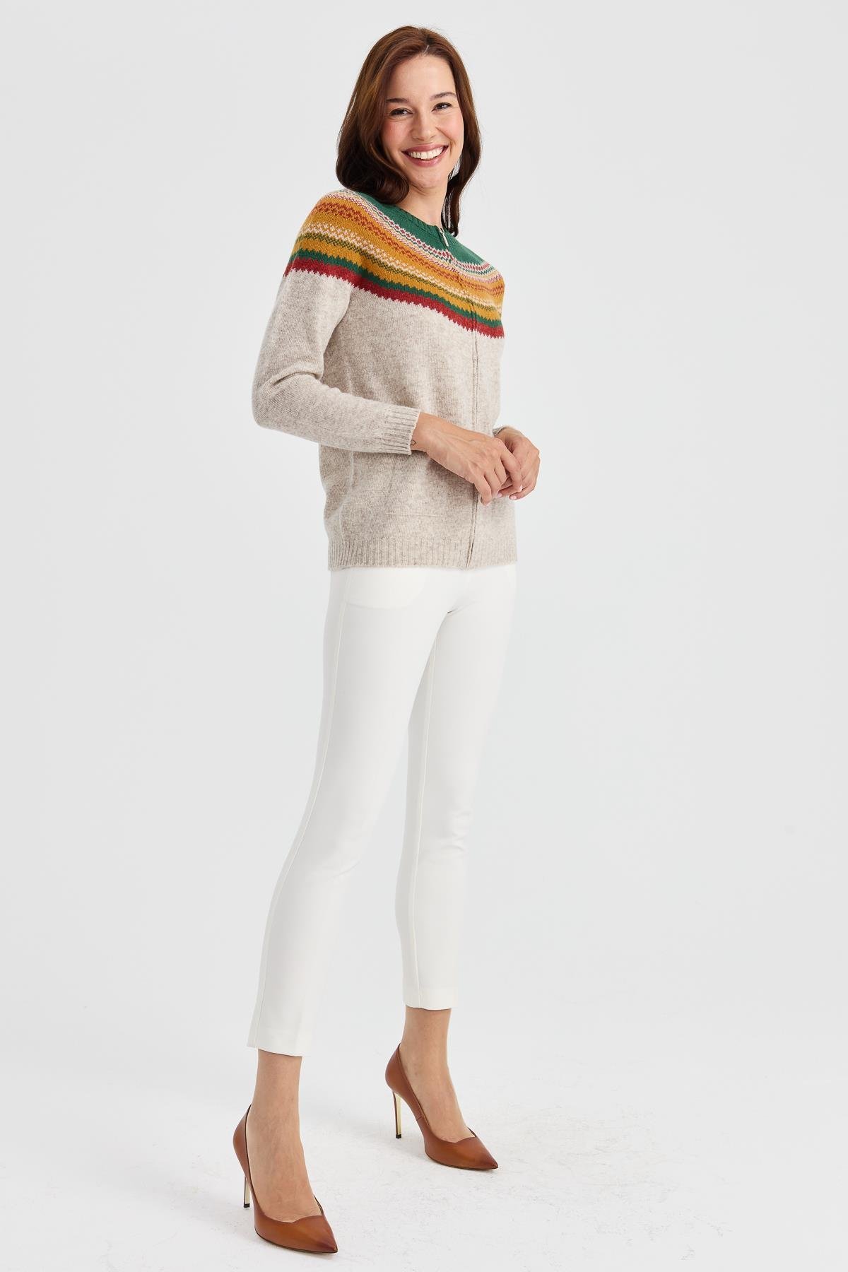 23088Kadın Sıfır Yaka Robası Jakarlı Yün Hırka V.Bej