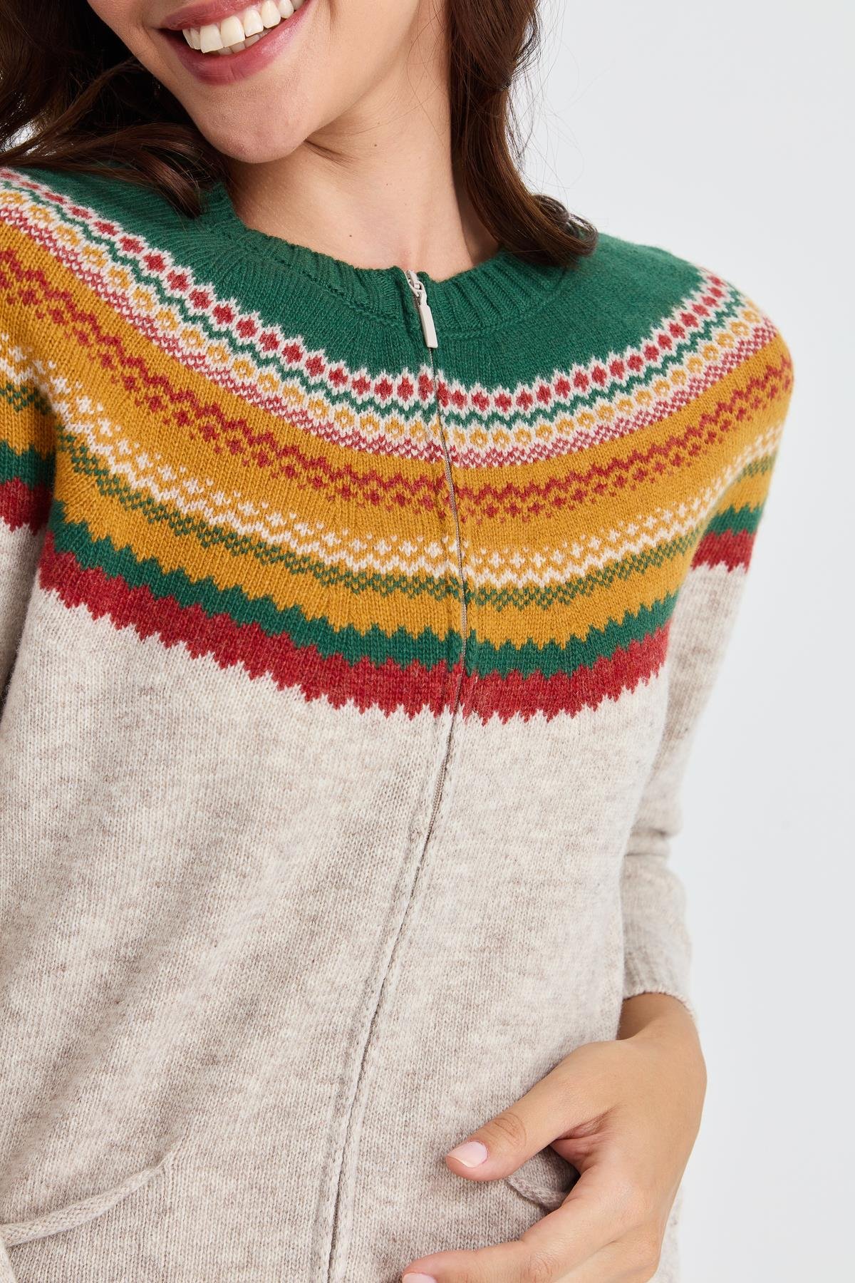 23088Kadın Sıfır Yaka Robası Jakarlı Yün Hırka V.Bej