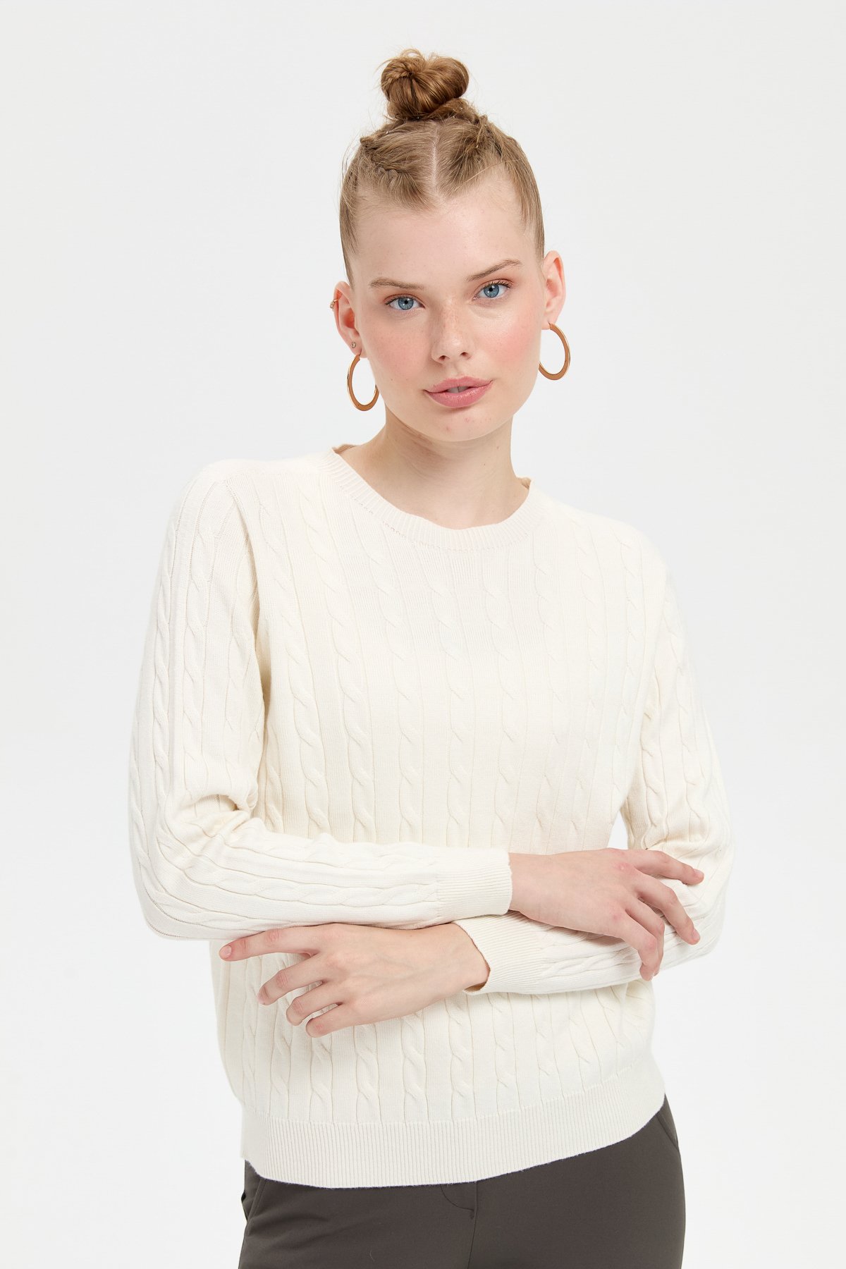 23329Kadın Sıfır Yaka Saç Örgülü Kazak Kemik