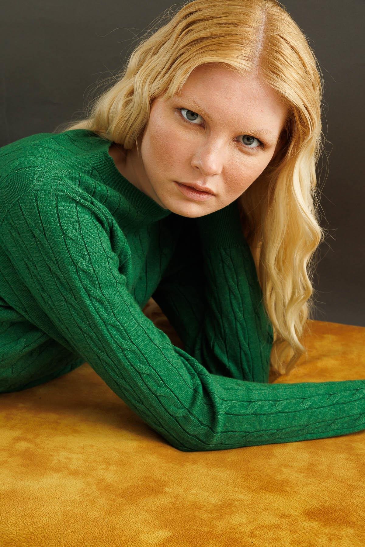 23329Kadın Sıfır Yaka Saç Örgülü Kazak K.Yosun