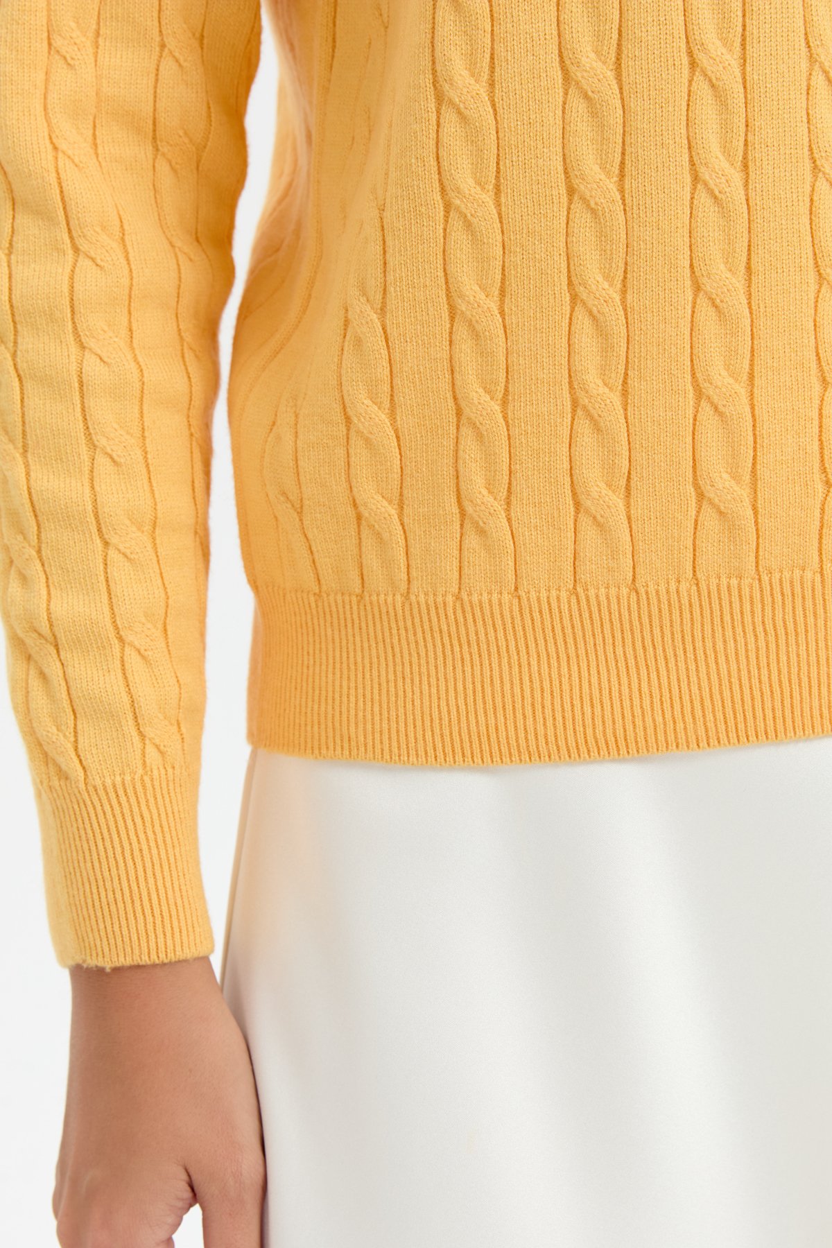 23329Kadın Sıfır Yaka Saç Örgülü Kazak Sarı