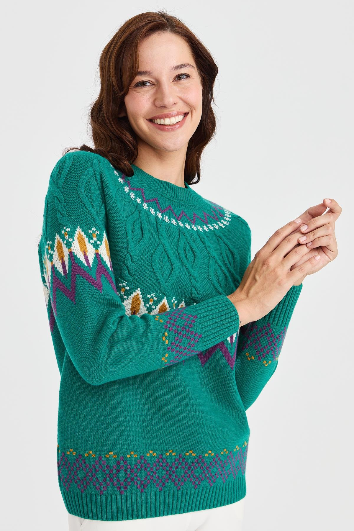 23015Kadın Sıfır Yaka Saç Yürütmeli Yün Kazak A.Ö.Başı