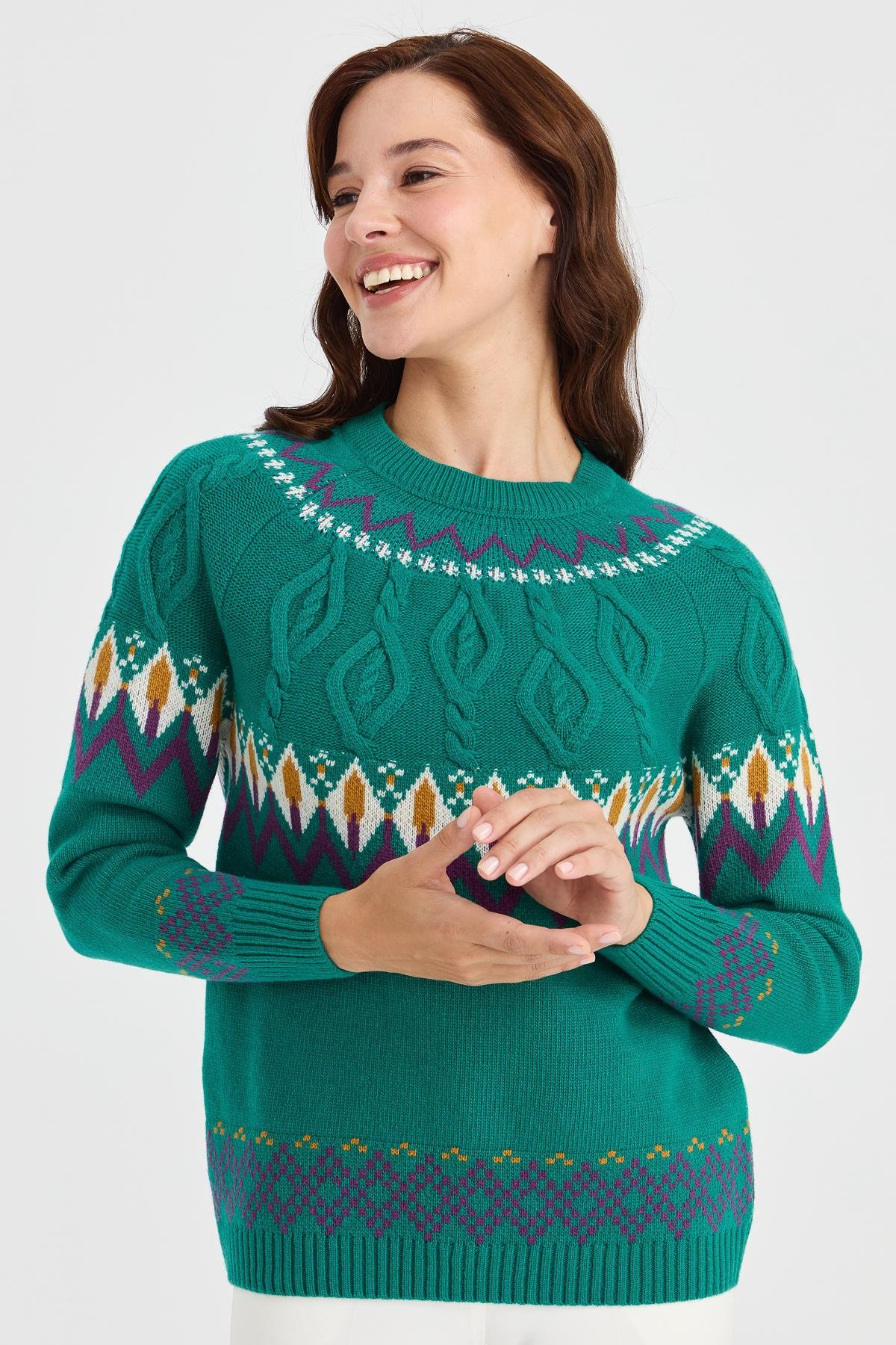 23015Kadın Sıfır Yaka Saç Yürütmeli Yün Kazak A.Ö.Başı