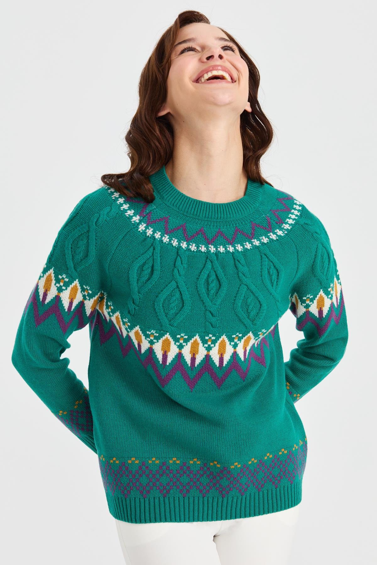 23015Kadın Sıfır Yaka Saç Yürütmeli Yün Kazak A.Ö.Başı