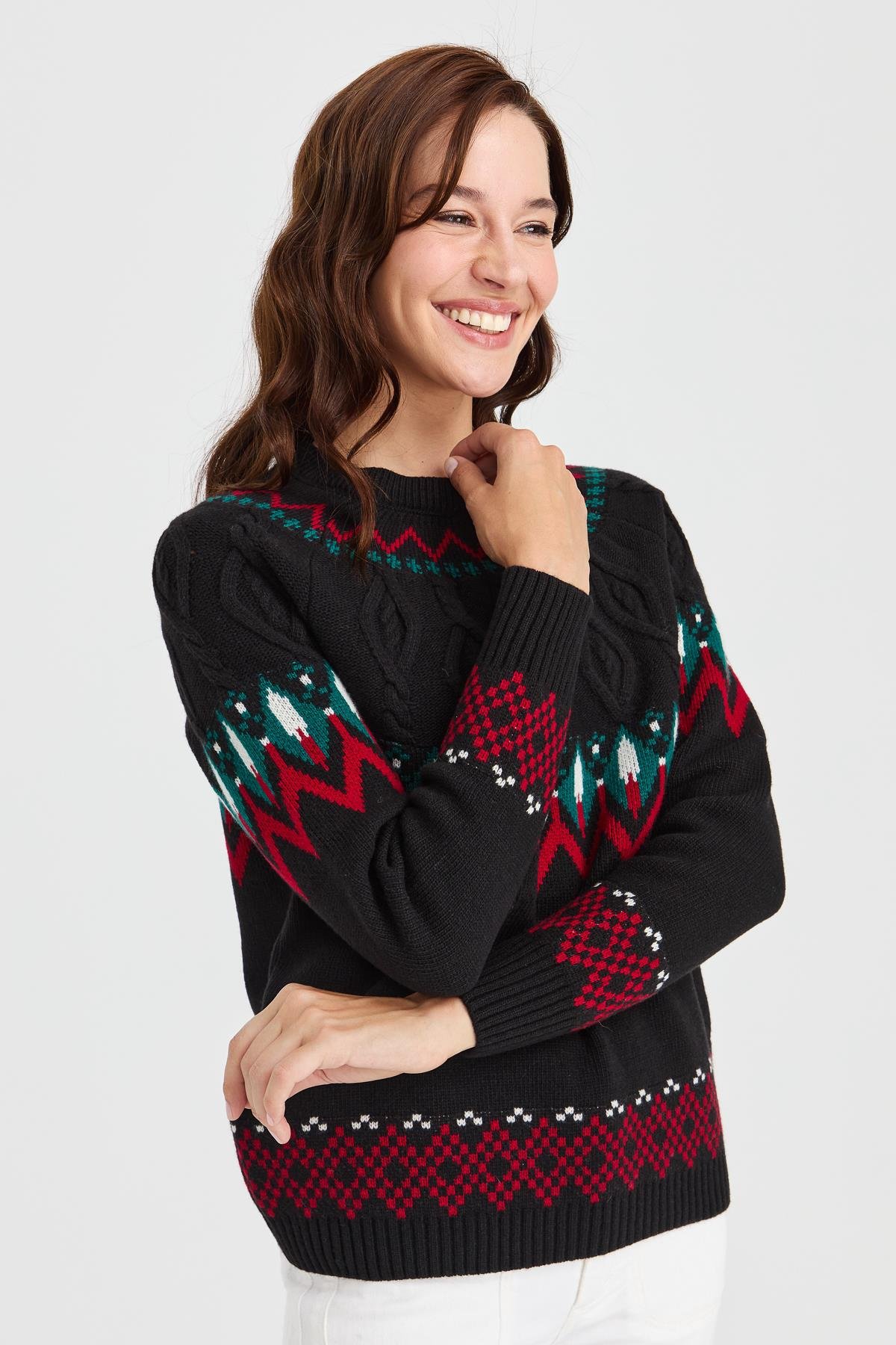 23015Kadın Sıfır Yaka Saç Yürütmeli Yün Kazak Siyah