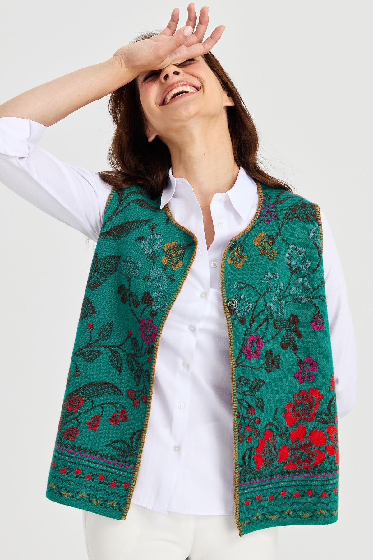 23119Kadın Sıfır Yaka Sarmaşık Desenli Yün Yelek A.Ö.Başı