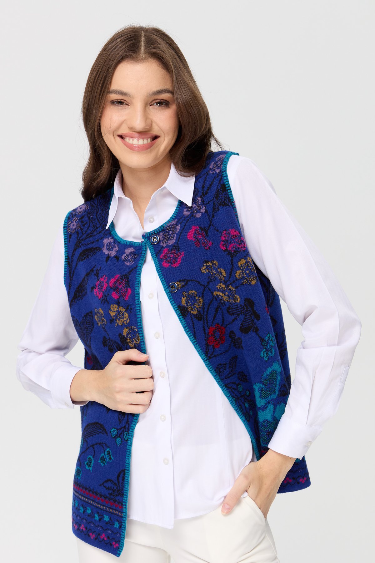 23119Kadın Sıfır Yaka Sarmaşık Desenli Yün Yelek K.Saks Mavi