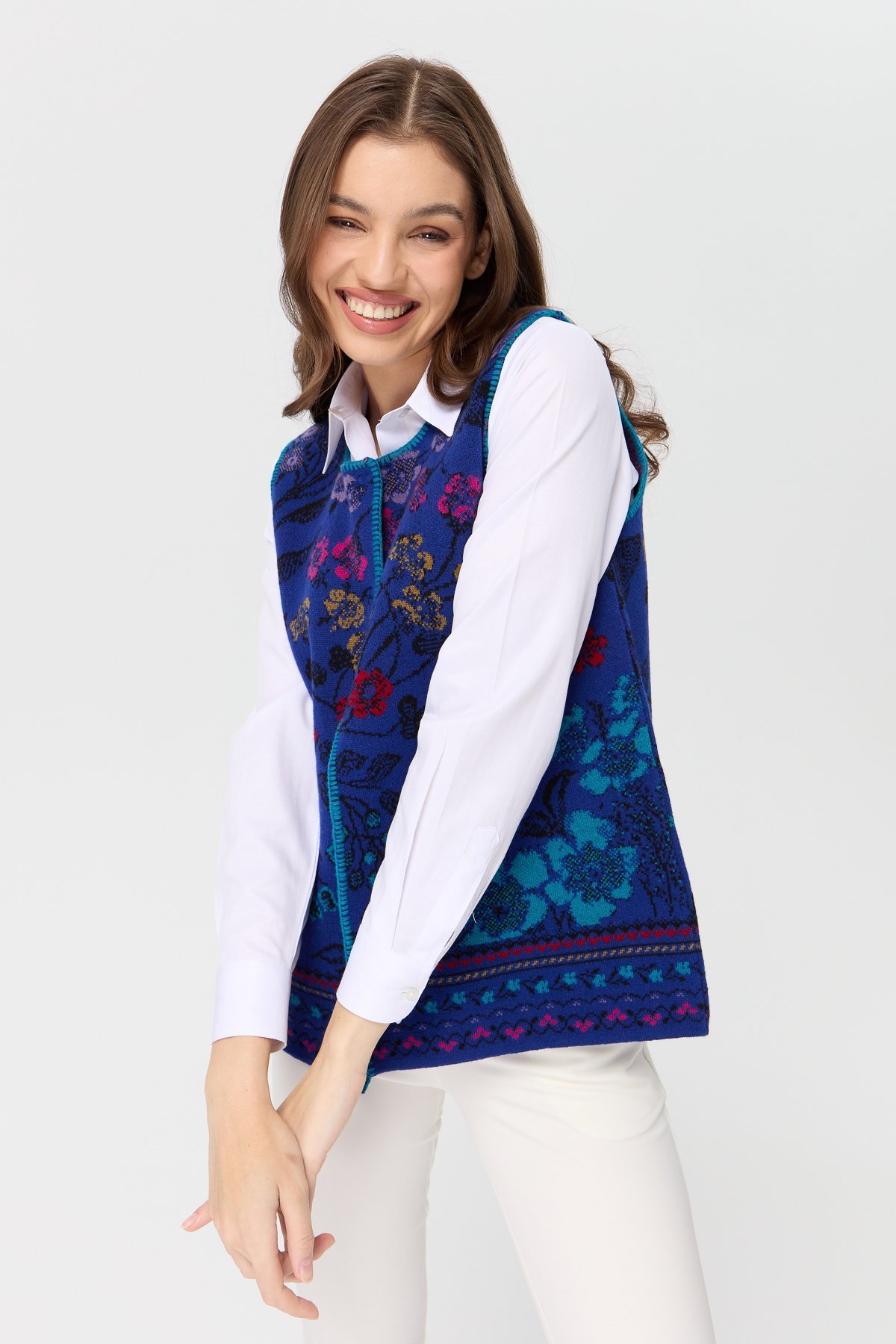 23119Kadın Sıfır Yaka Sarmaşık Desenli Yün Yelek K.Saks Mavi