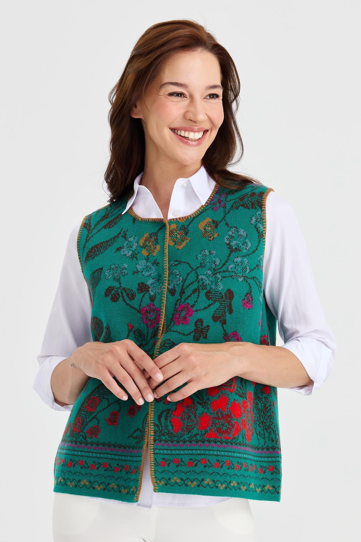 23119Kadın Sıfır Yaka Sarmaşık Desenli Yün Yelek A.Ö.Başı