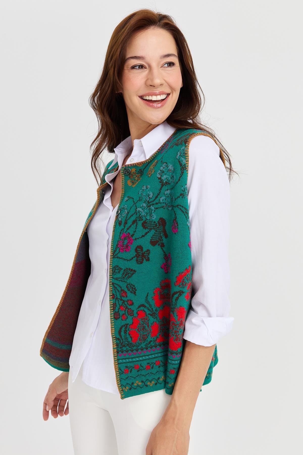 23119Kadın Sıfır Yaka Sarmaşık Desenli Yün Yelek A.Ö.Başı