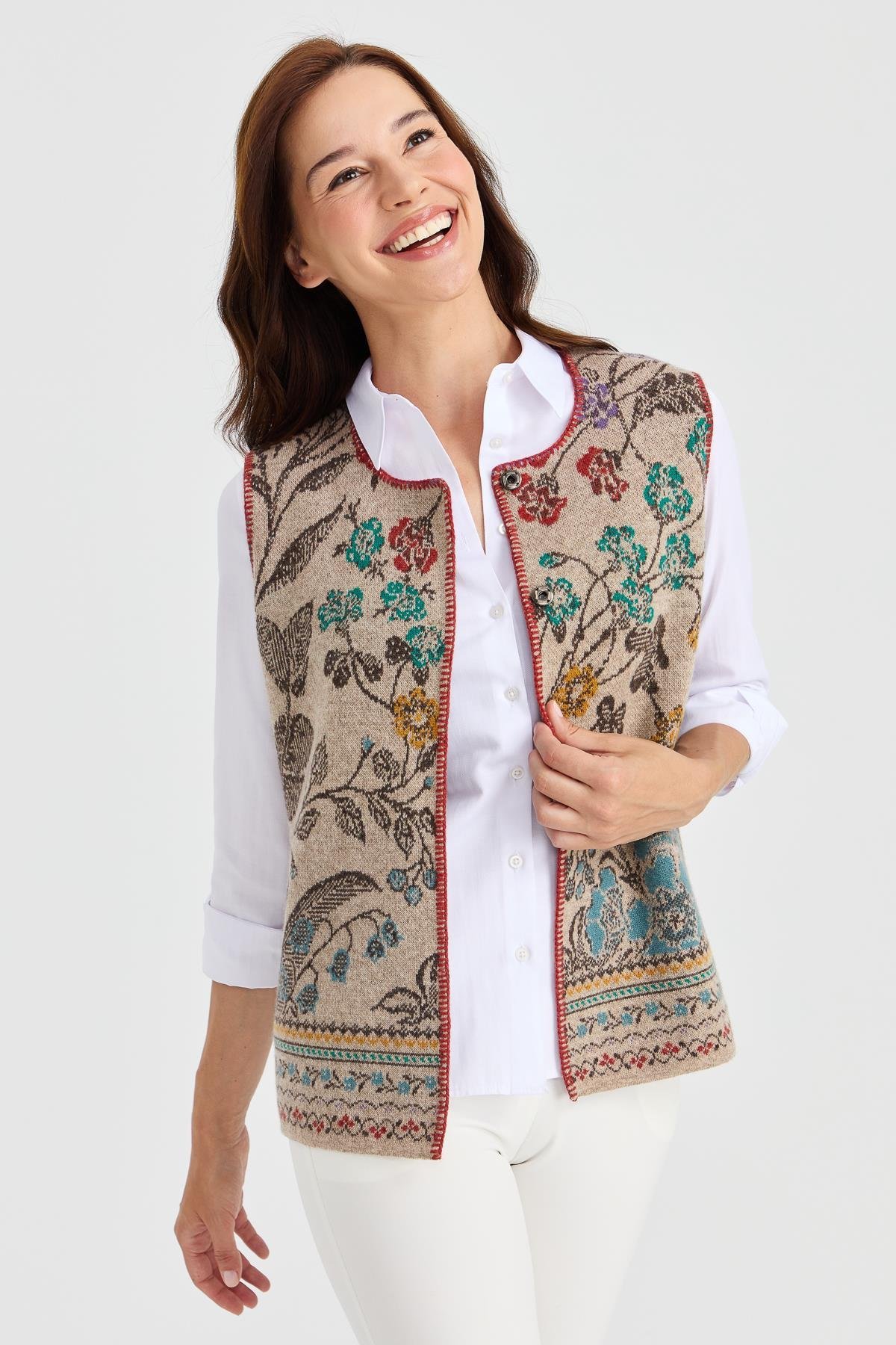 23119Kadın Sıfır Yaka Sarmaşık Desenli Yün Yelek K.Bej