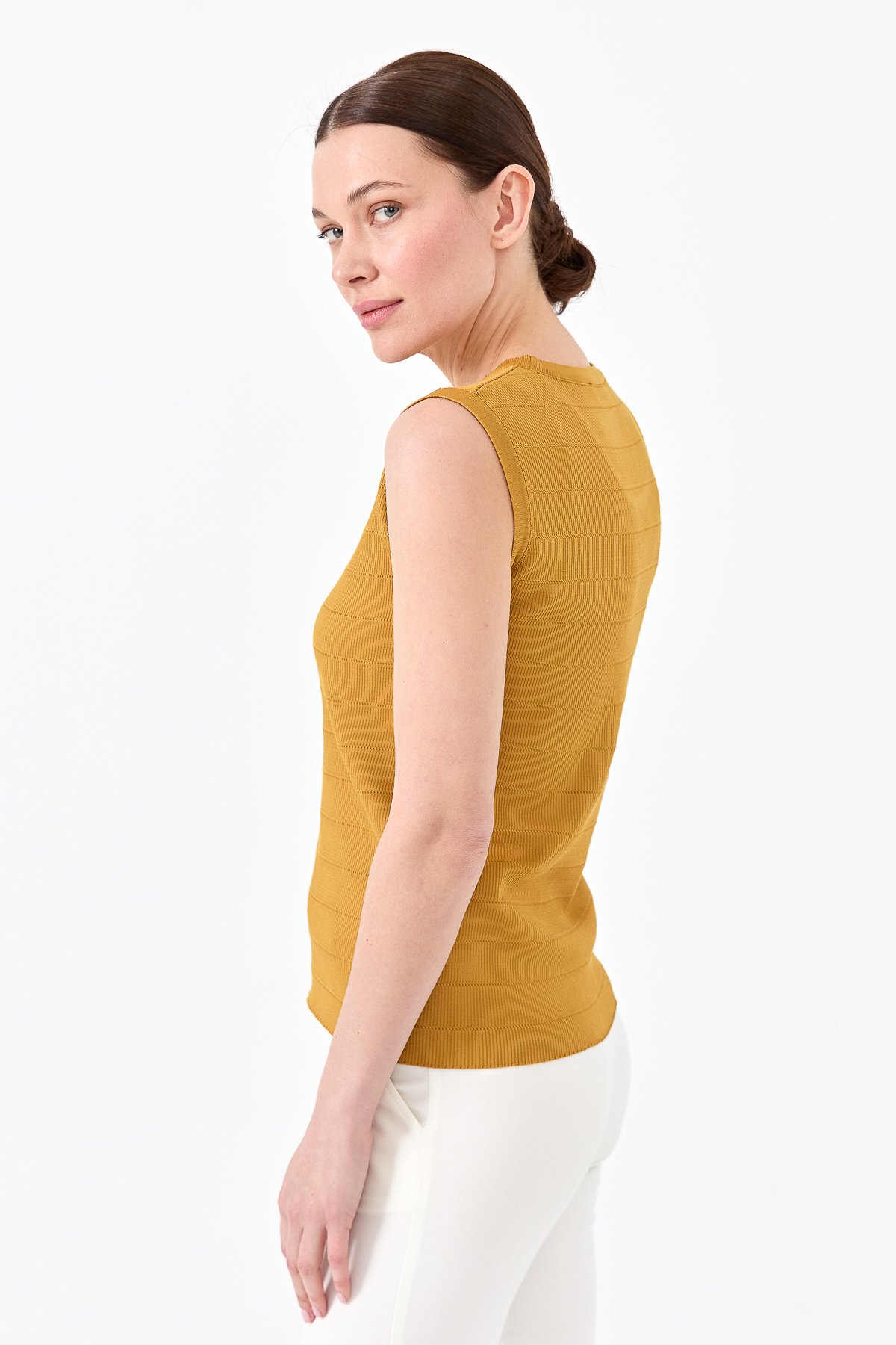 22358Kadın Sıfır Yaka Sıfır Kol Atlet Bluz Hardal