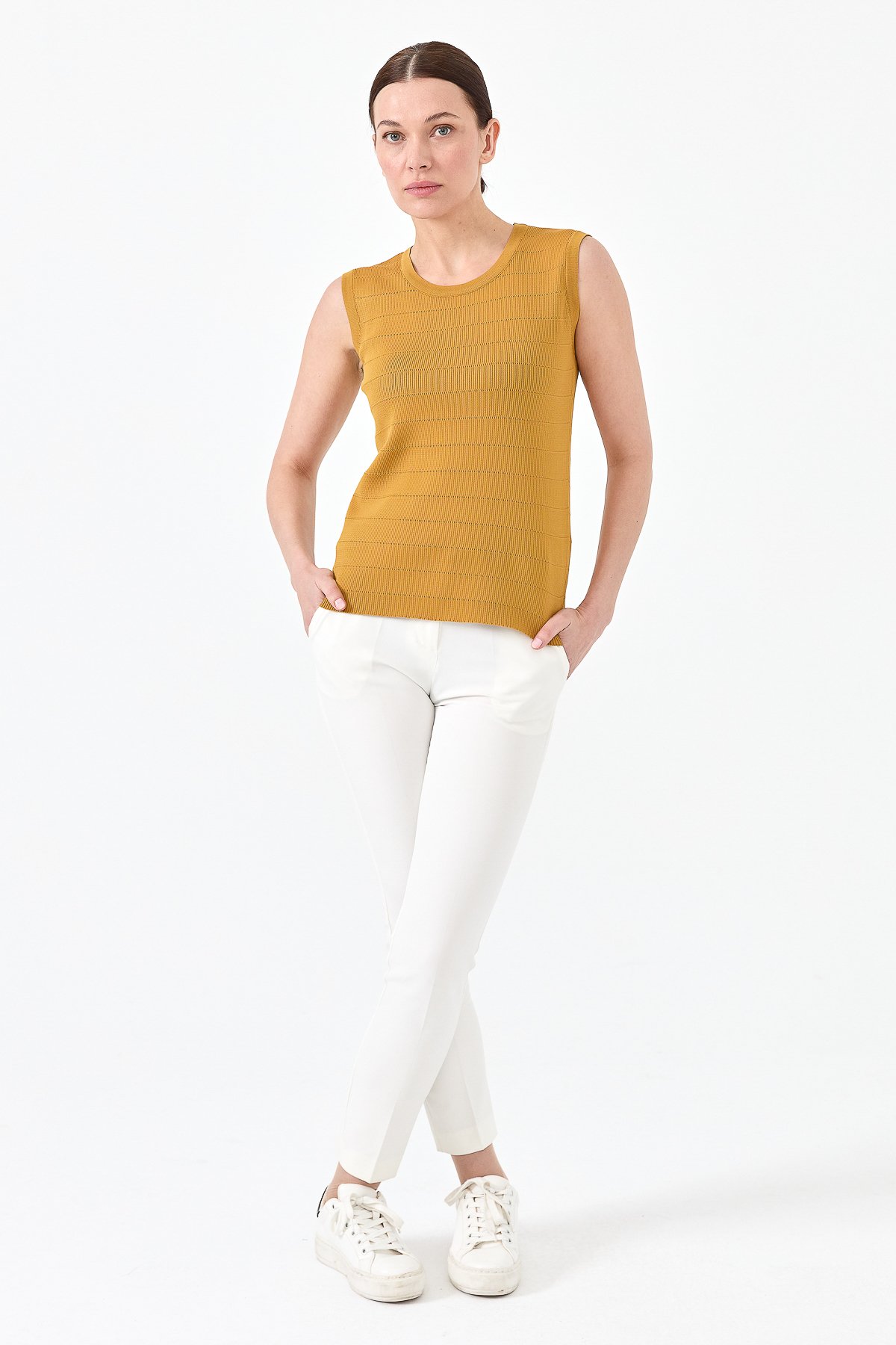 22358Kadın Sıfır Yaka Sıfır Kol Atlet Bluz Hardal