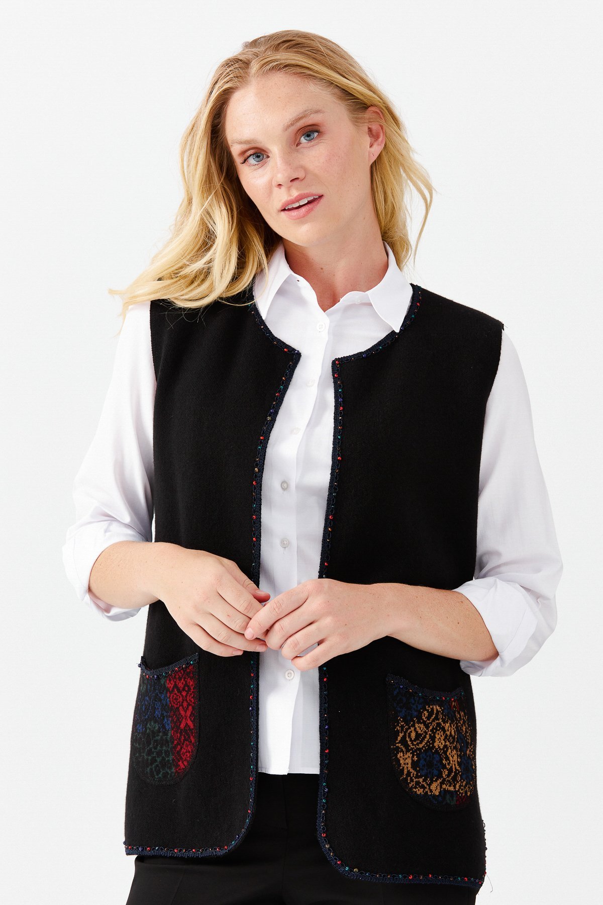 22111Женский короткий жилет с круглым  вырезом и вышивкой бисером, черный