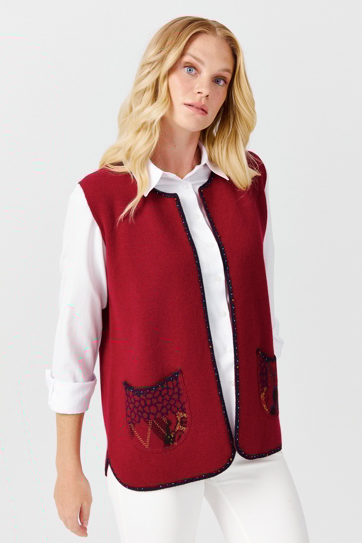 22111Женский короткий жилет с круглым  вырезом и вышивкой бисером, вишневый 