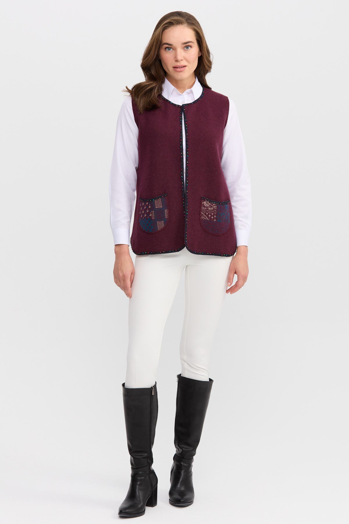 22111Женский короткий жилет с круглым  вырезом и вышивкой бисером ТЕМНЫЙ ДЭМСОН