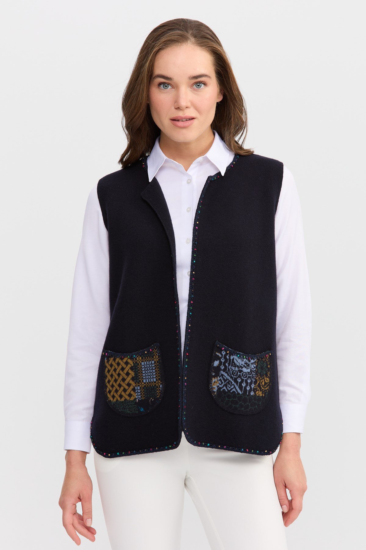 22111Женский короткий жилет с круглым  вырезом и вышивкой бисером темно-синий