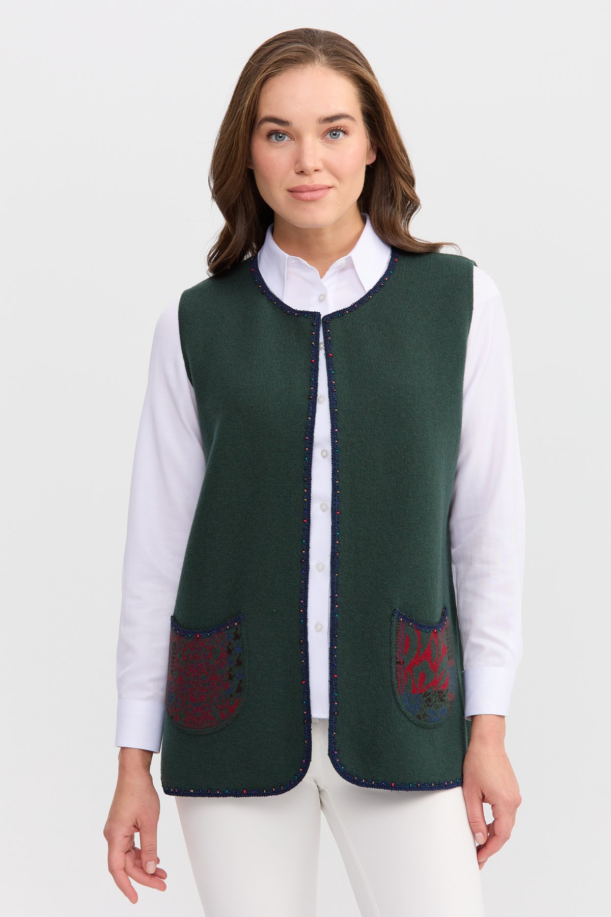 22111Женский короткий жилет с круглым  вырезом и вышивкой бисером Зеленый