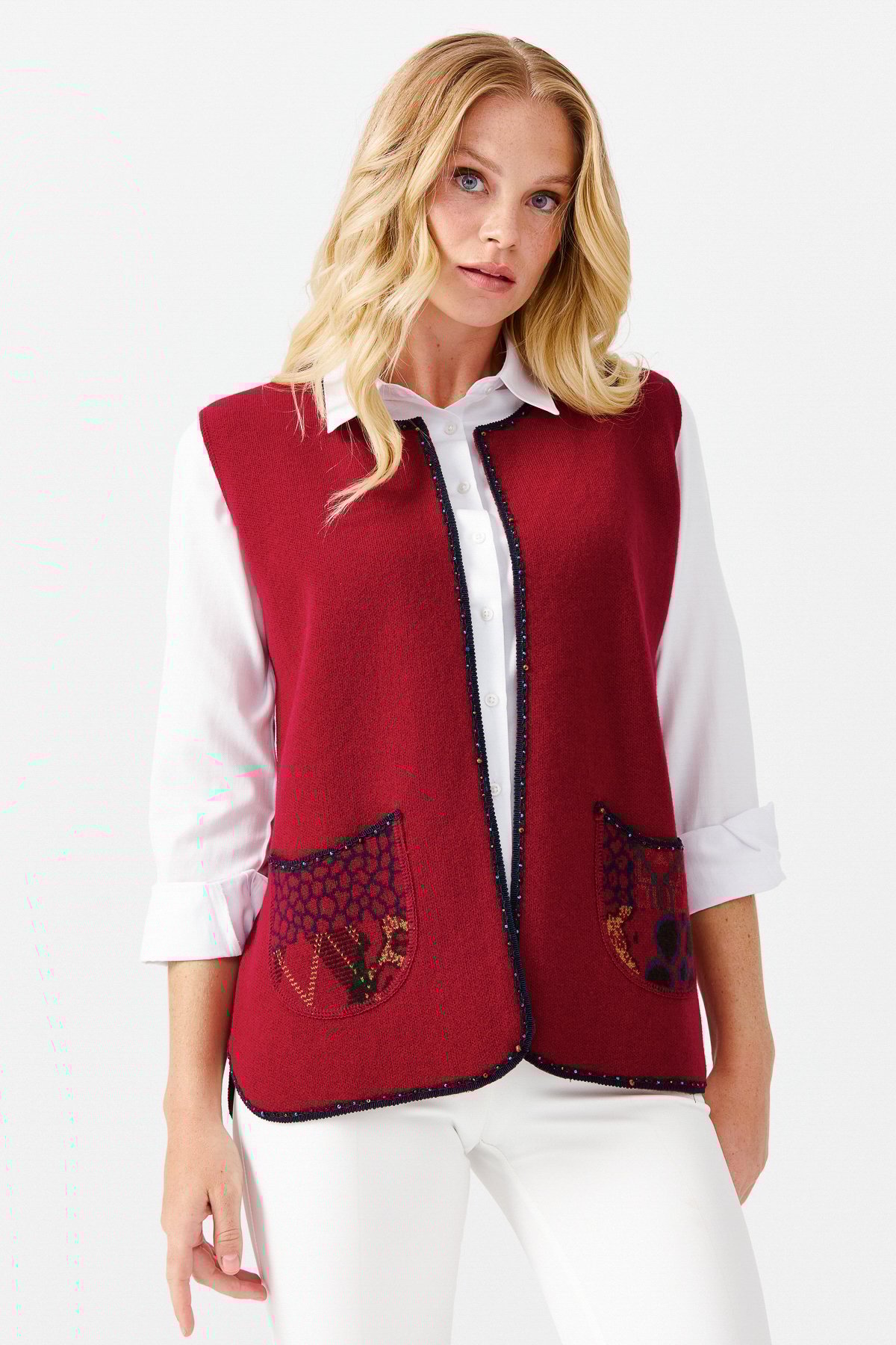 22111Женский короткий жилет с круглым  вырезом и вышивкой бисером, вишневый 
