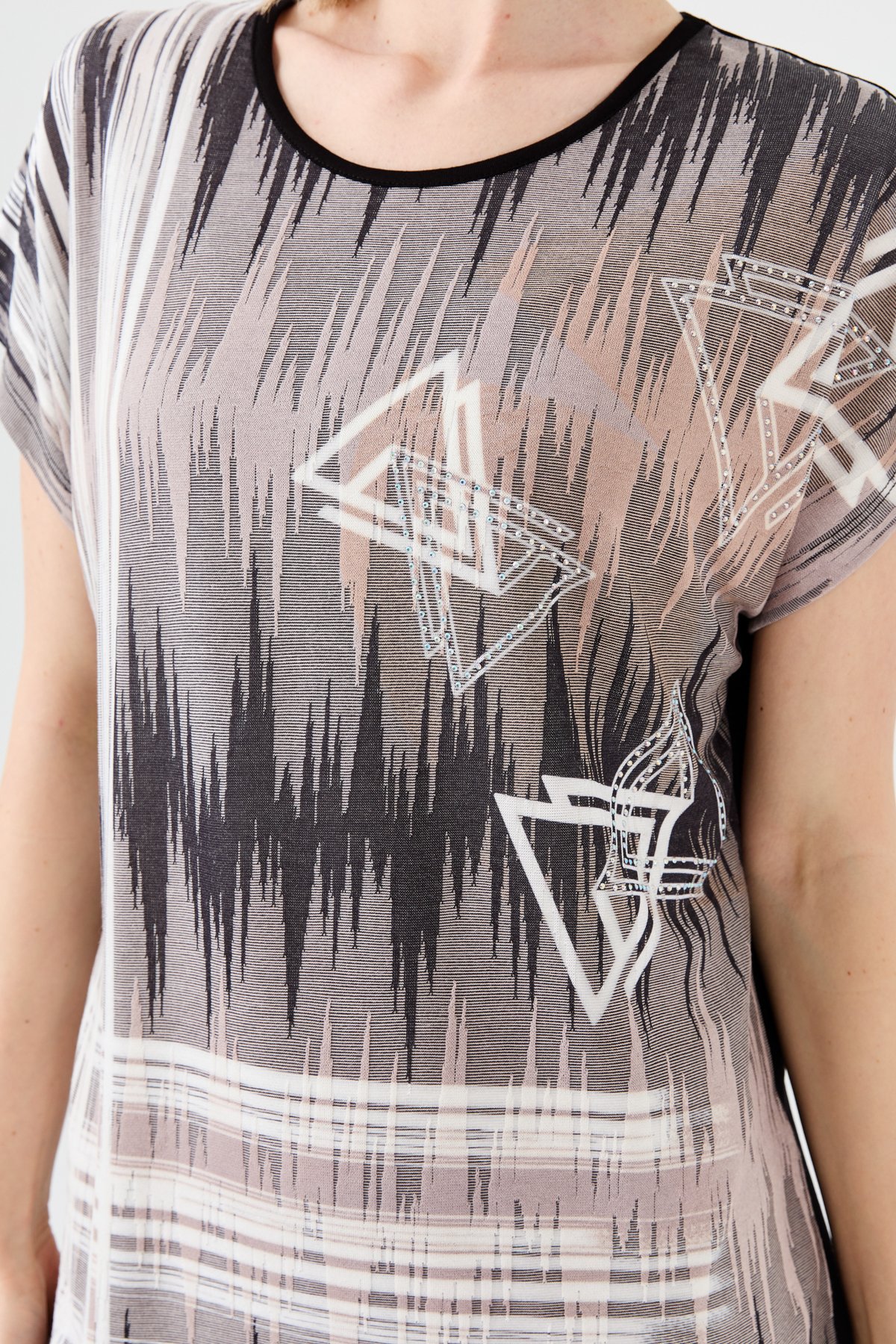 23762Kadın Sıfır Yaka Üçgen Baskılı Penye T-shirt Siyah