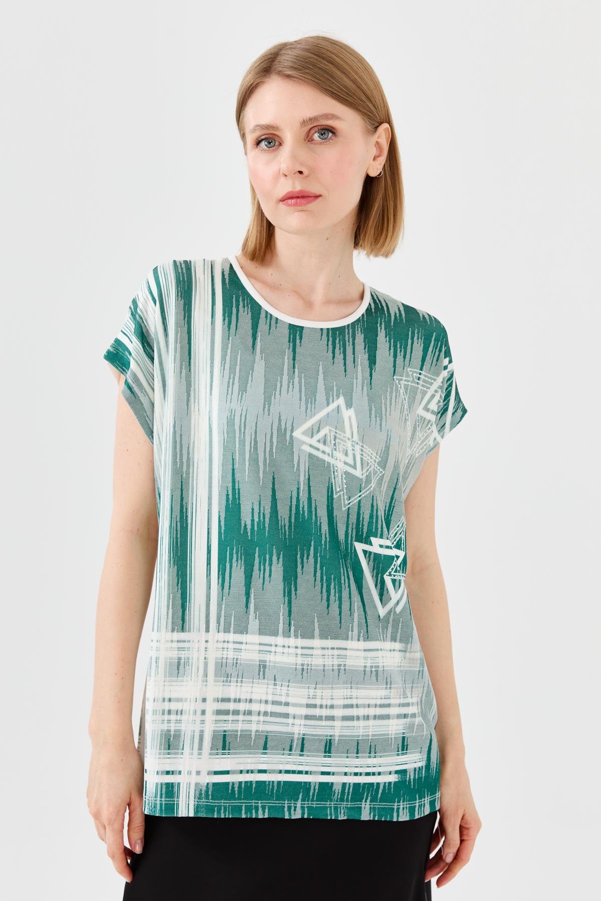 23762Kadın Sıfır Yaka Üçgen Baskılı Penye T-shirt Kemik